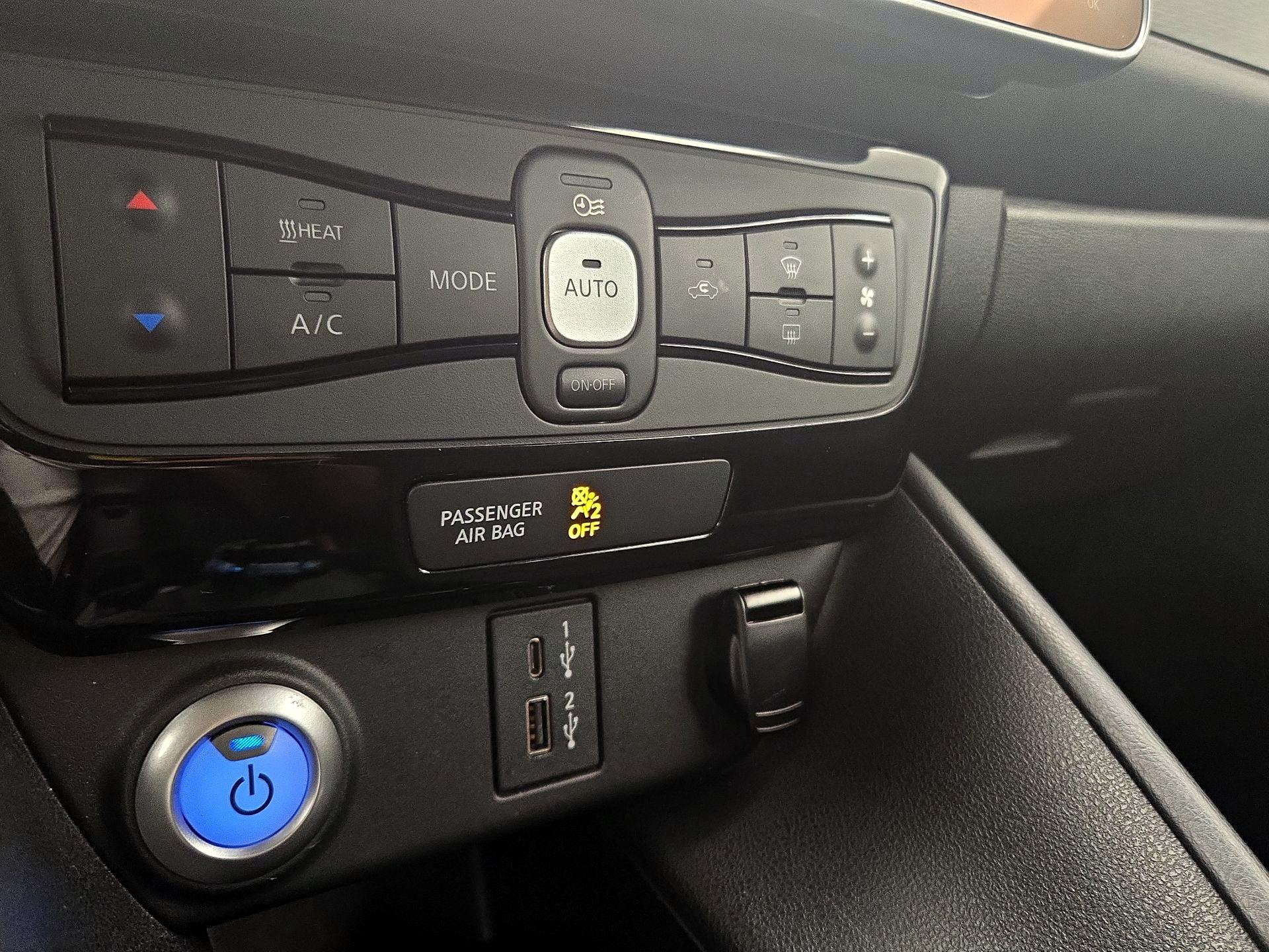 Thumbnail: 2020 Nissan Leaf - 17