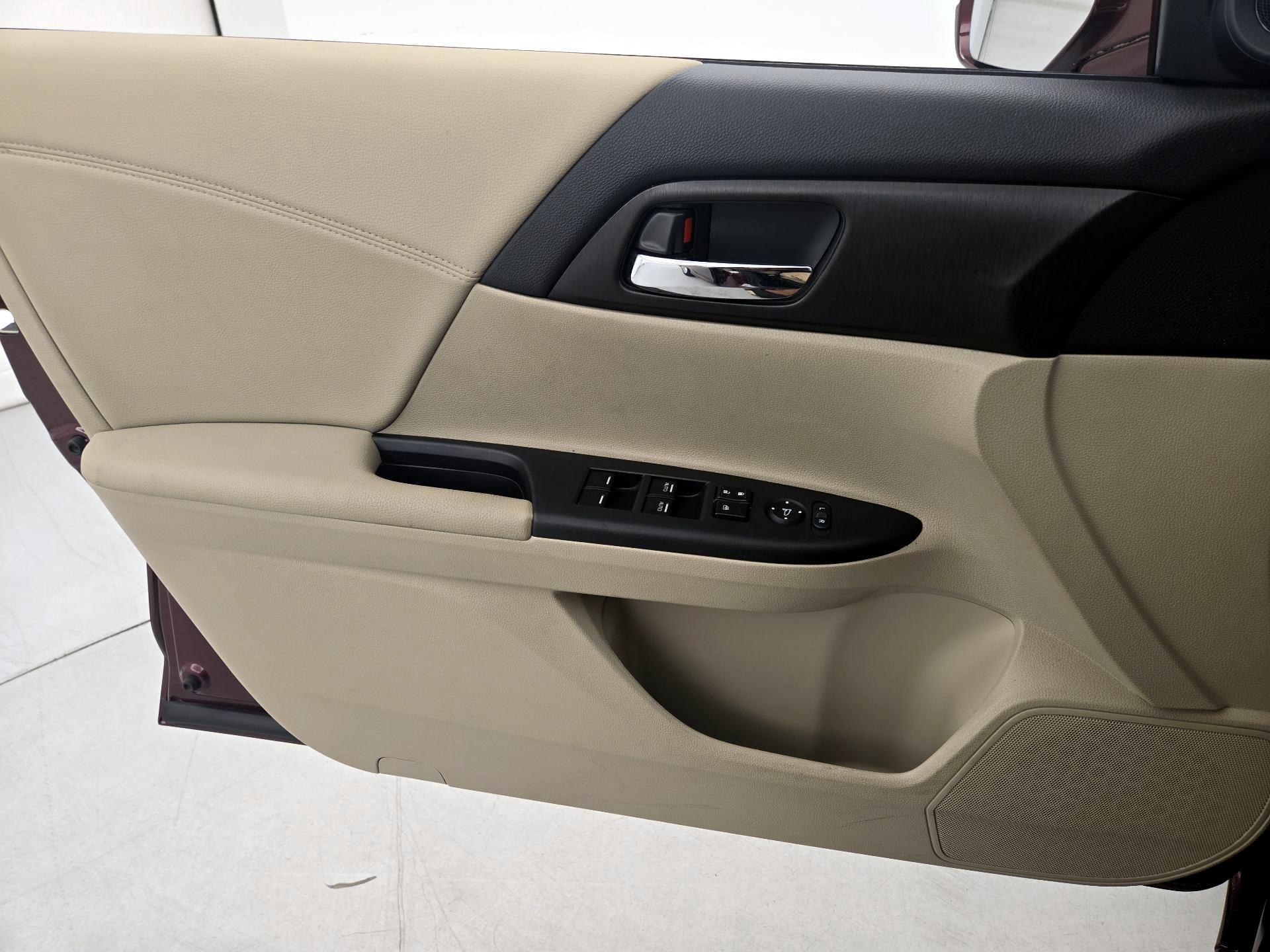 Thumbnail: 2013 Honda Accord - 12
