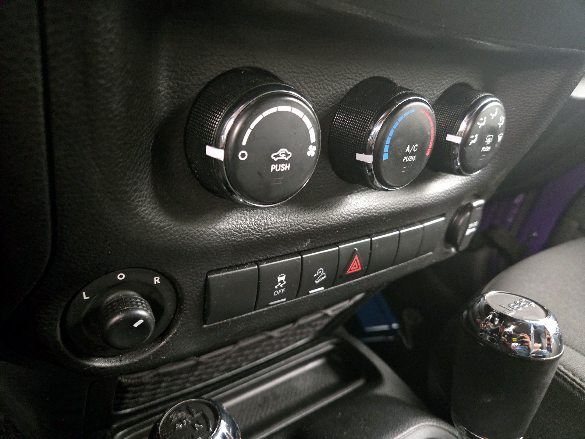 Thumbnail: 2017 Jeep Wrangler - 15