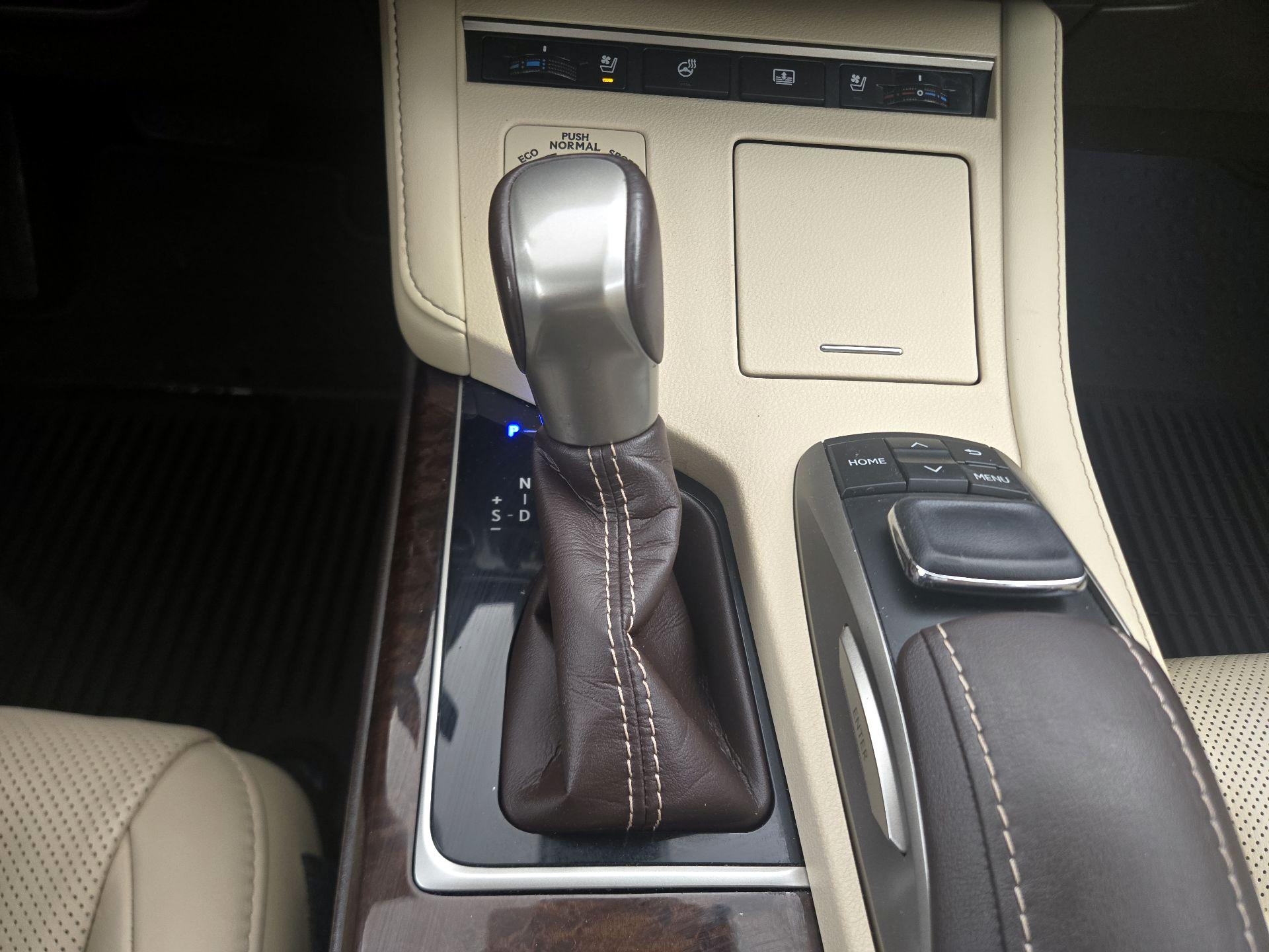 Thumbnail: 2018 Lexus ES - 18