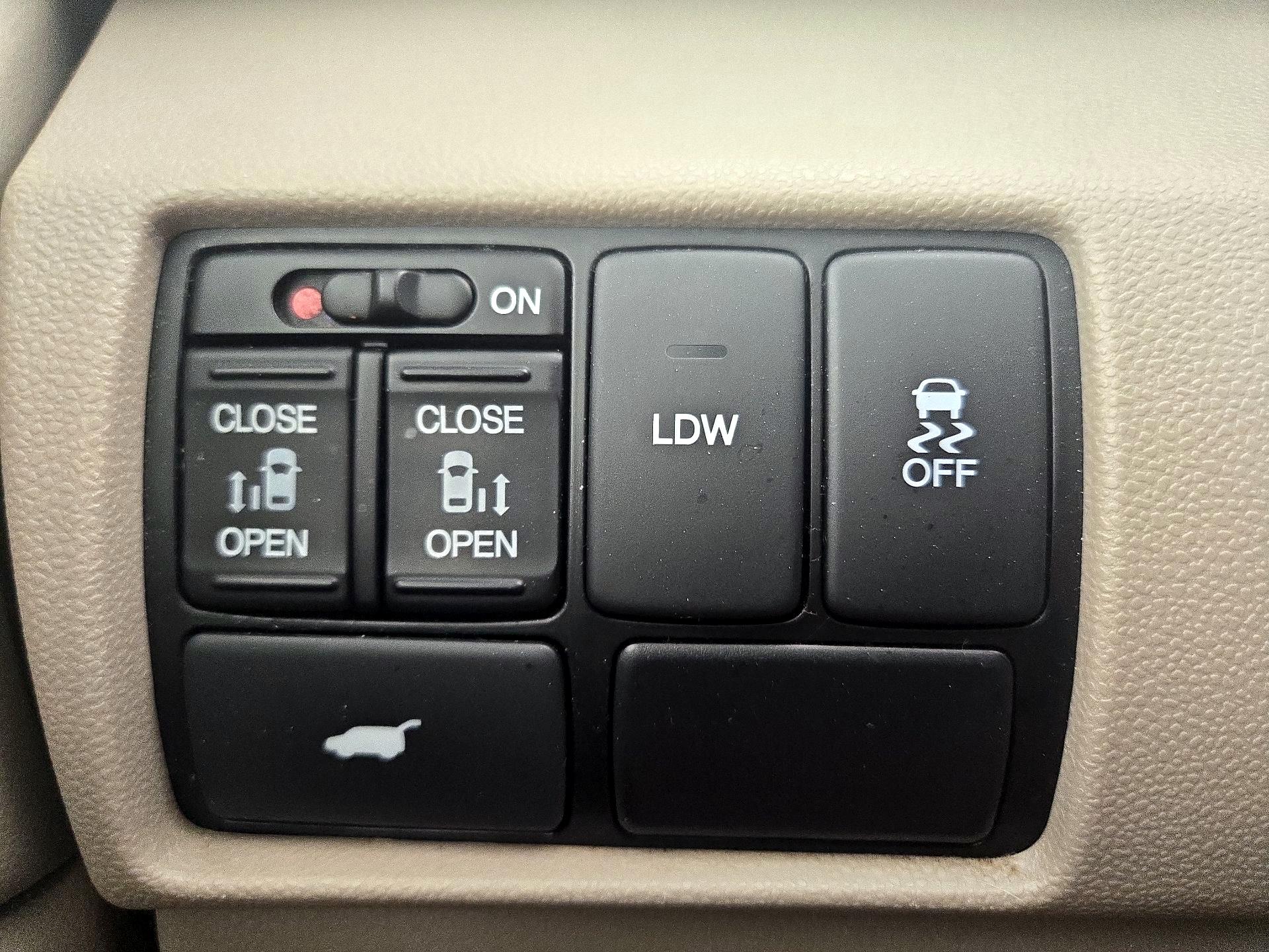 Thumbnail: 2016 Honda Odyssey - 13
