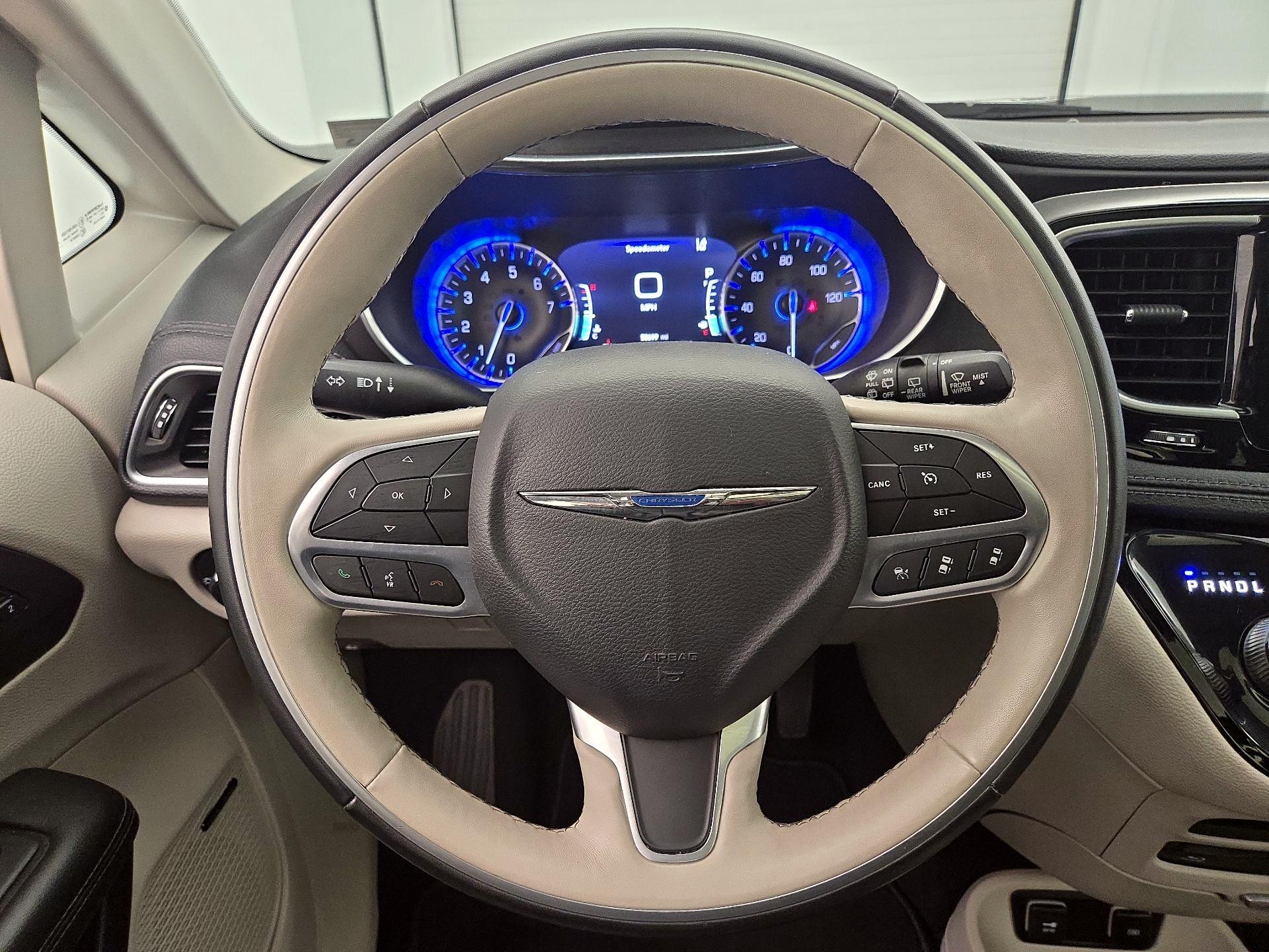 Thumbnail: 2020 Chrysler Pacifica - 10