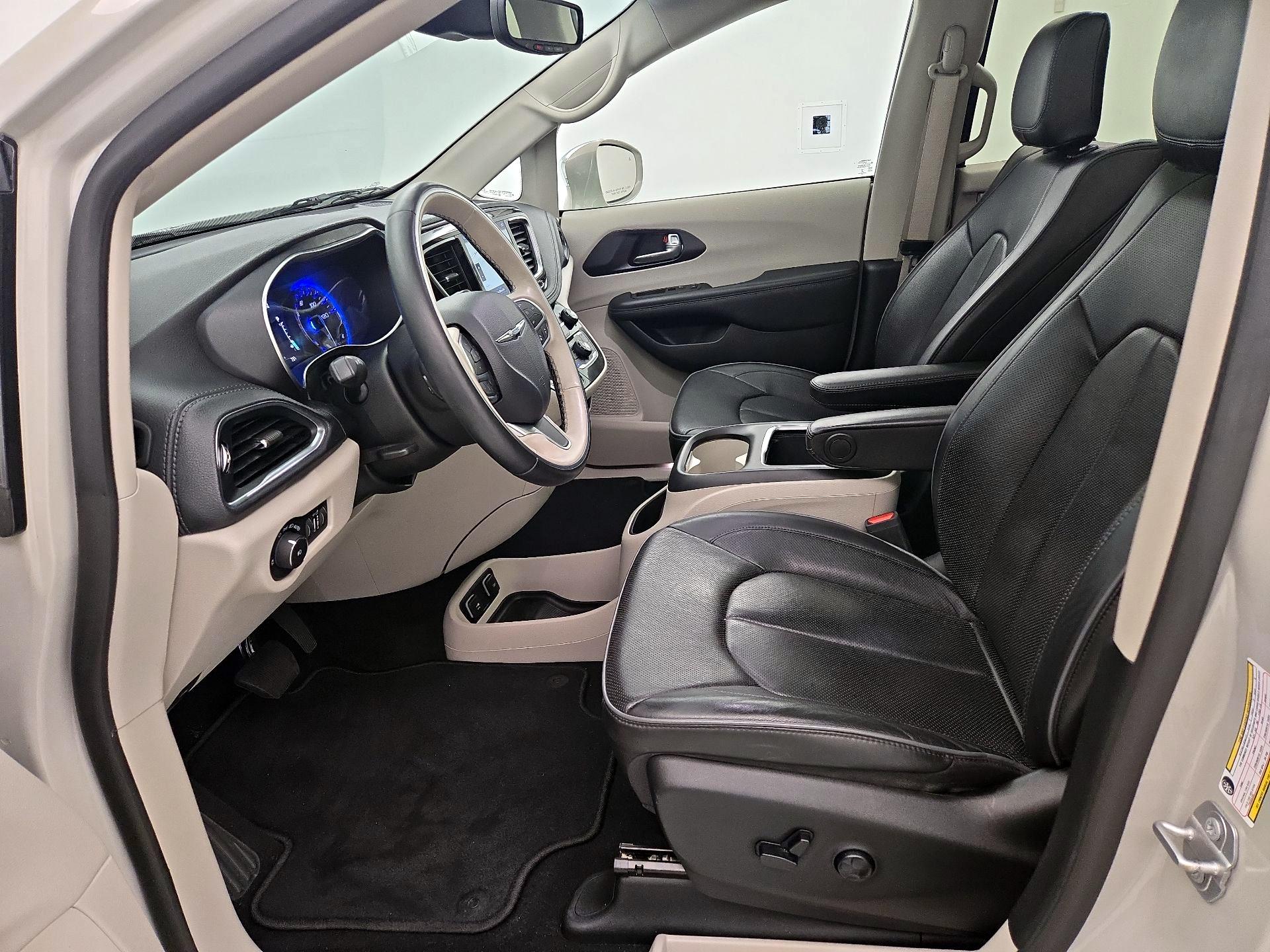 Thumbnail: 2020 Chrysler Pacifica - 11