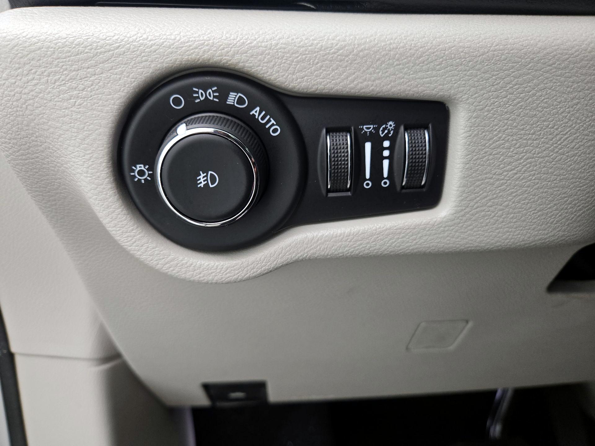 Thumbnail: 2020 Chrysler Pacifica - 13