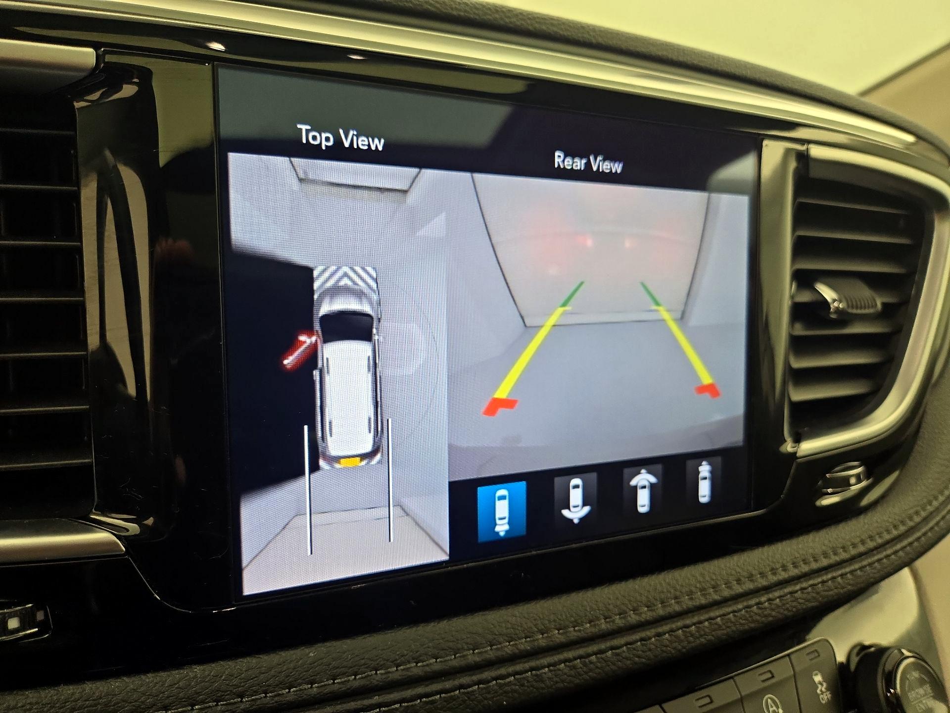 Thumbnail: 2020 Chrysler Pacifica - 15