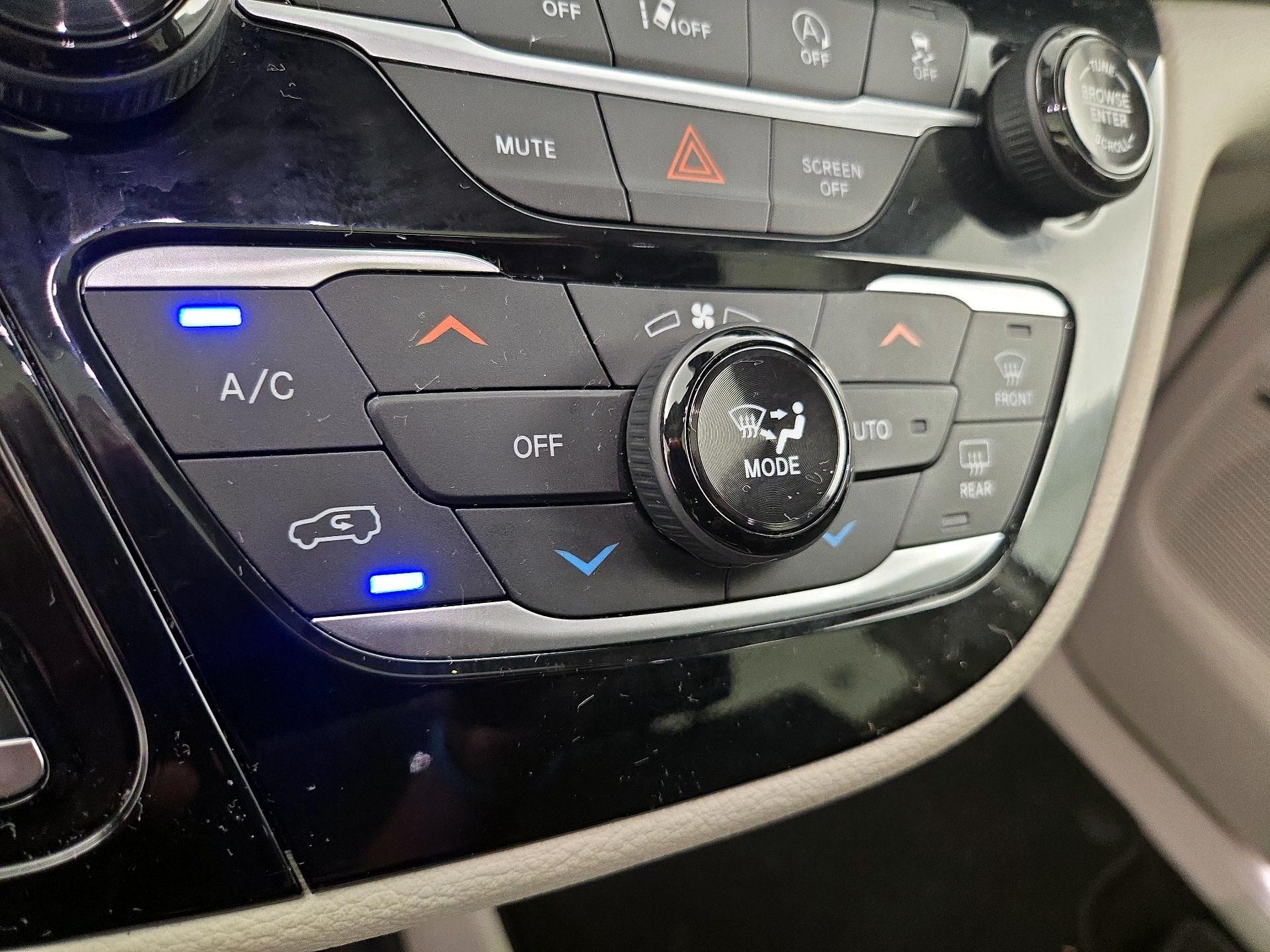 Thumbnail: 2020 Chrysler Pacifica - 17