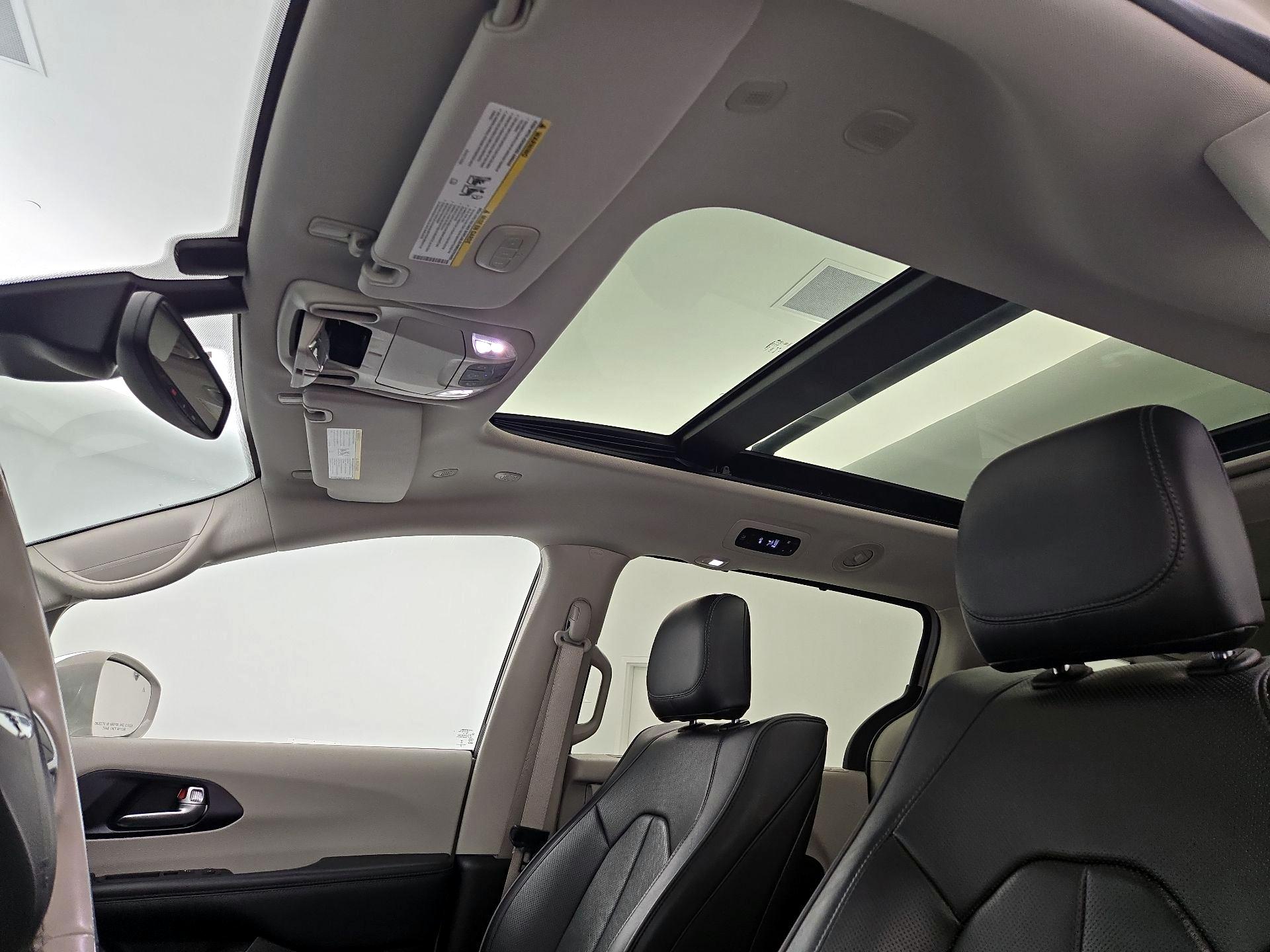 Thumbnail: 2020 Chrysler Pacifica - 20