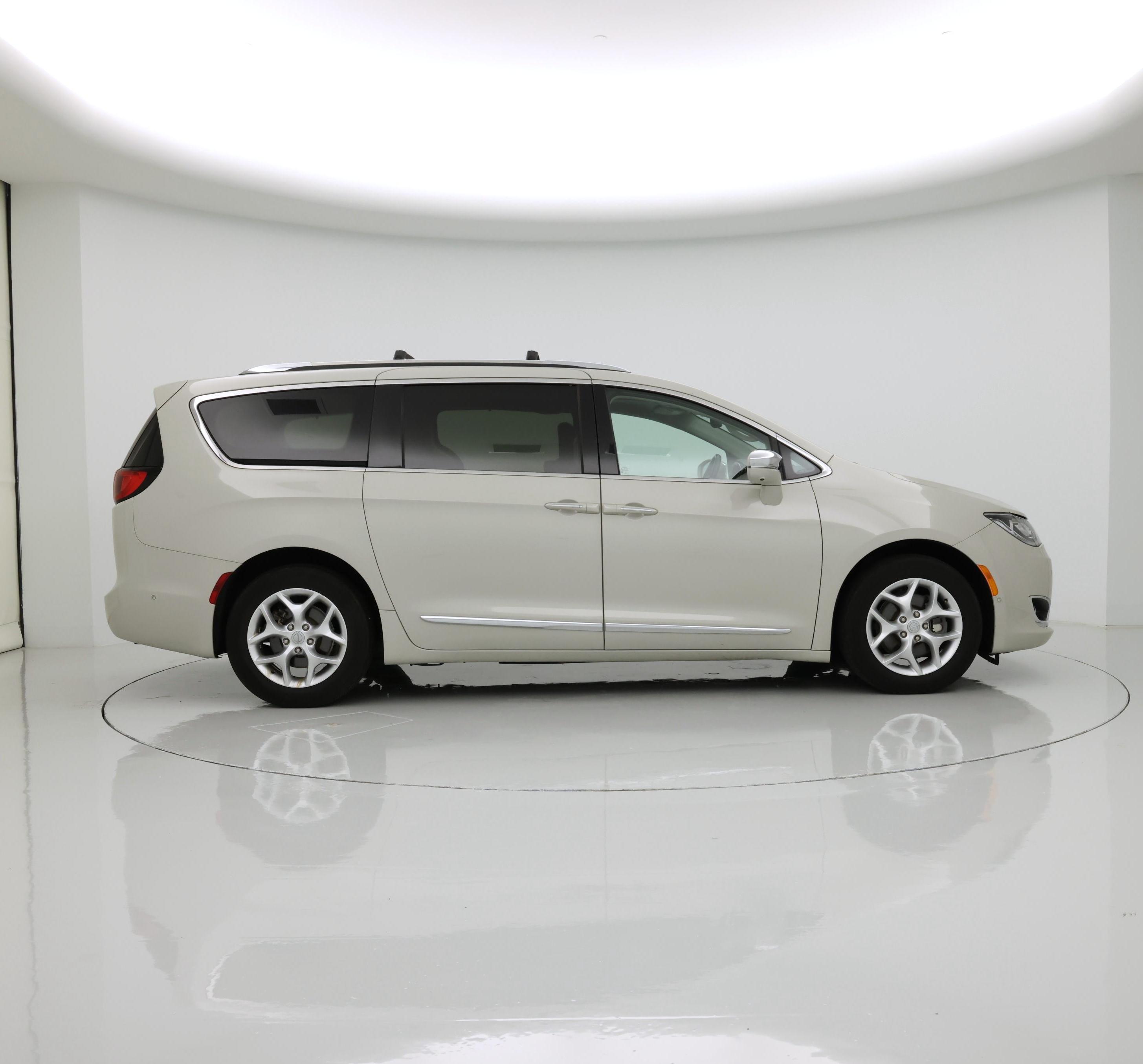 Thumbnail: 2020 Chrysler Pacifica - 7