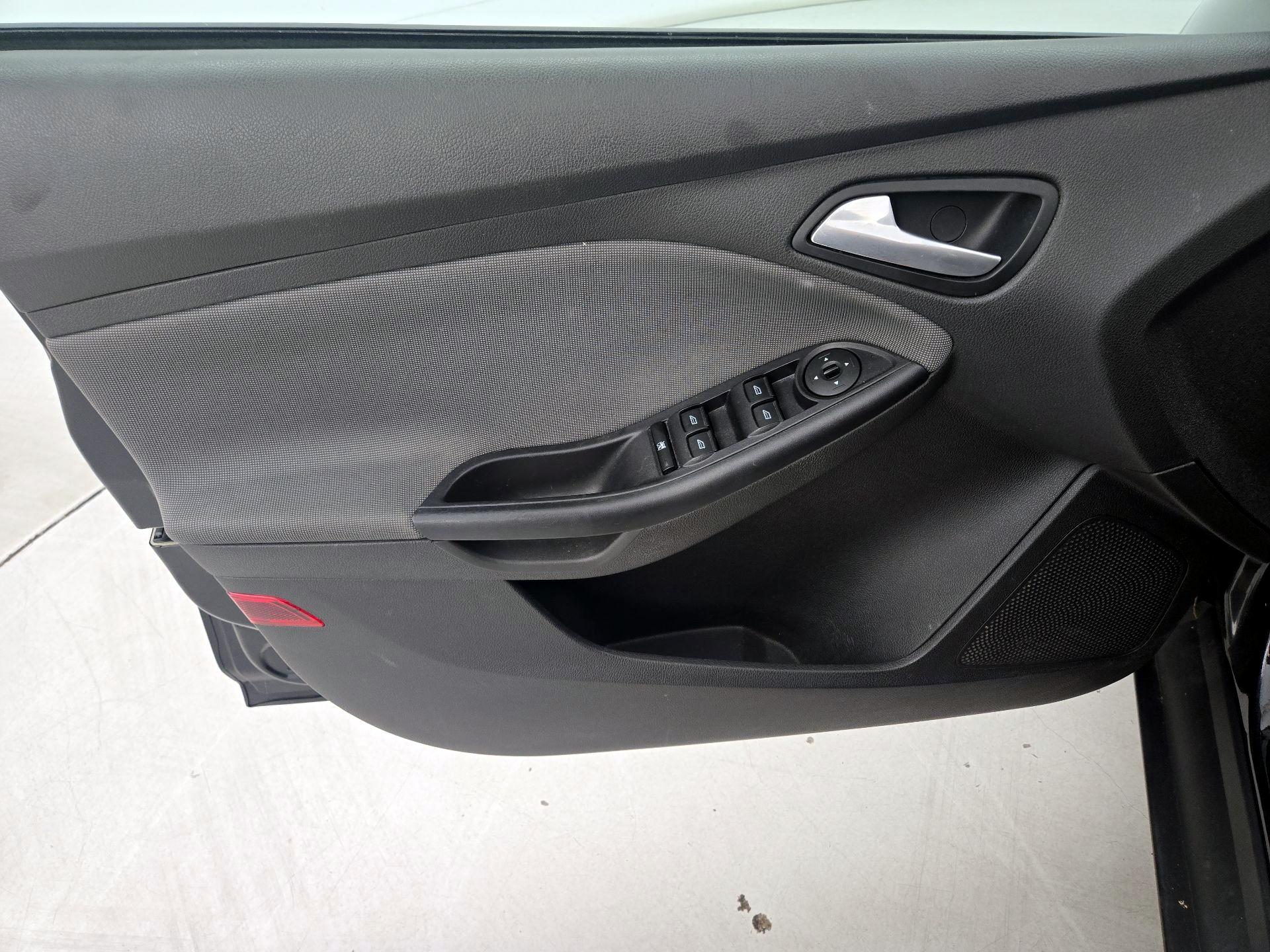 Thumbnail: 2013 Ford Focus - 12