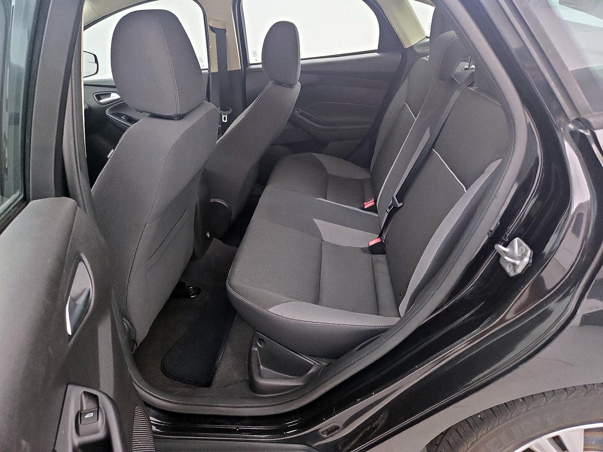 Thumbnail: 2013 Ford Focus - 18
