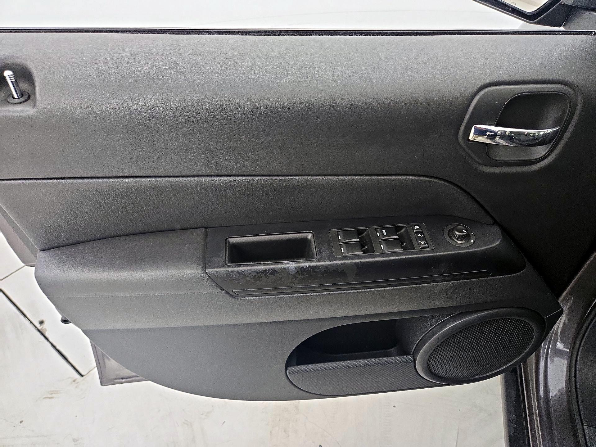Thumbnail: 2016 Jeep Patriot - 12