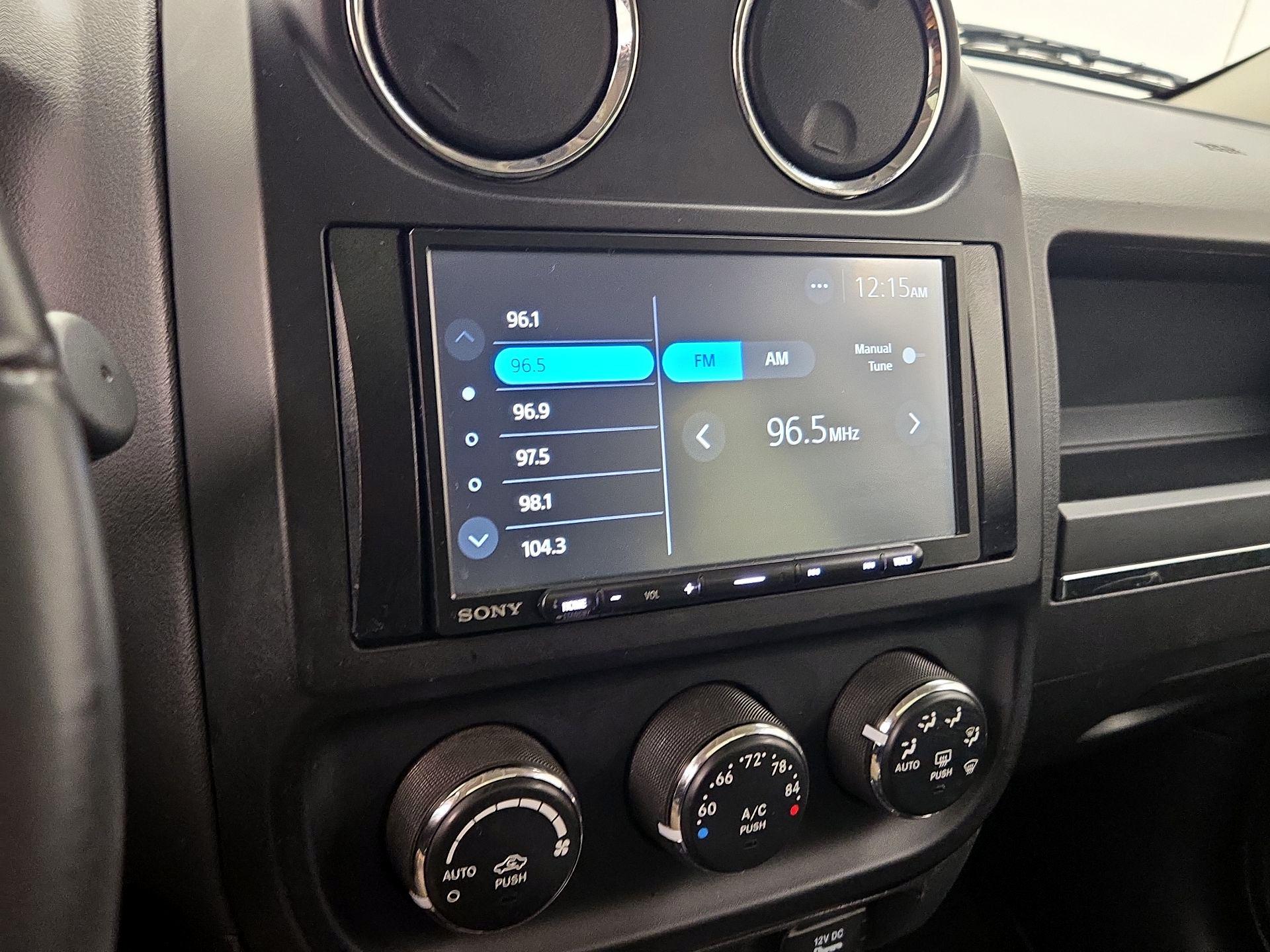 Thumbnail: 2016 Jeep Patriot - 14