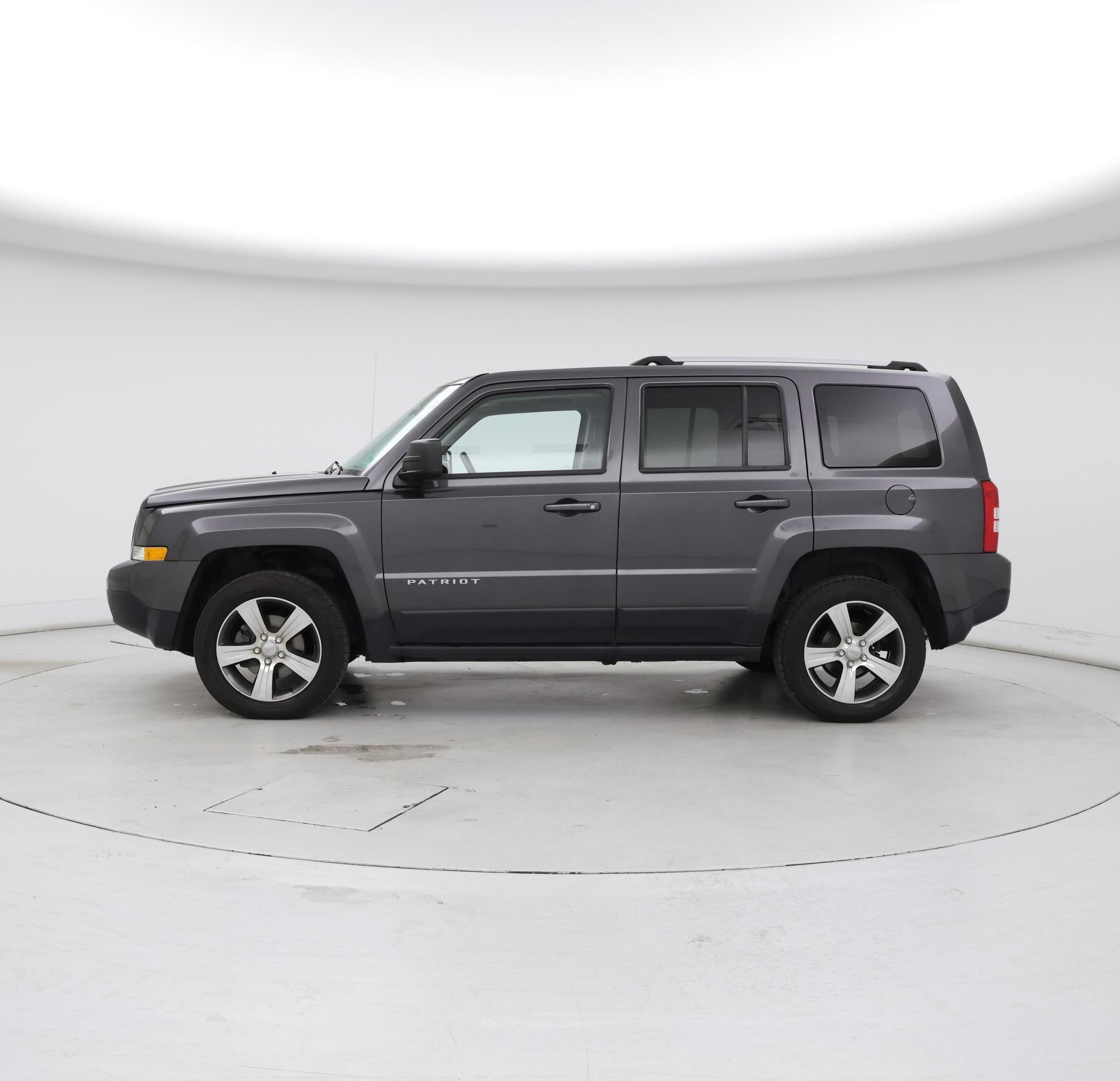 Thumbnail: 2016 Jeep Patriot - 3