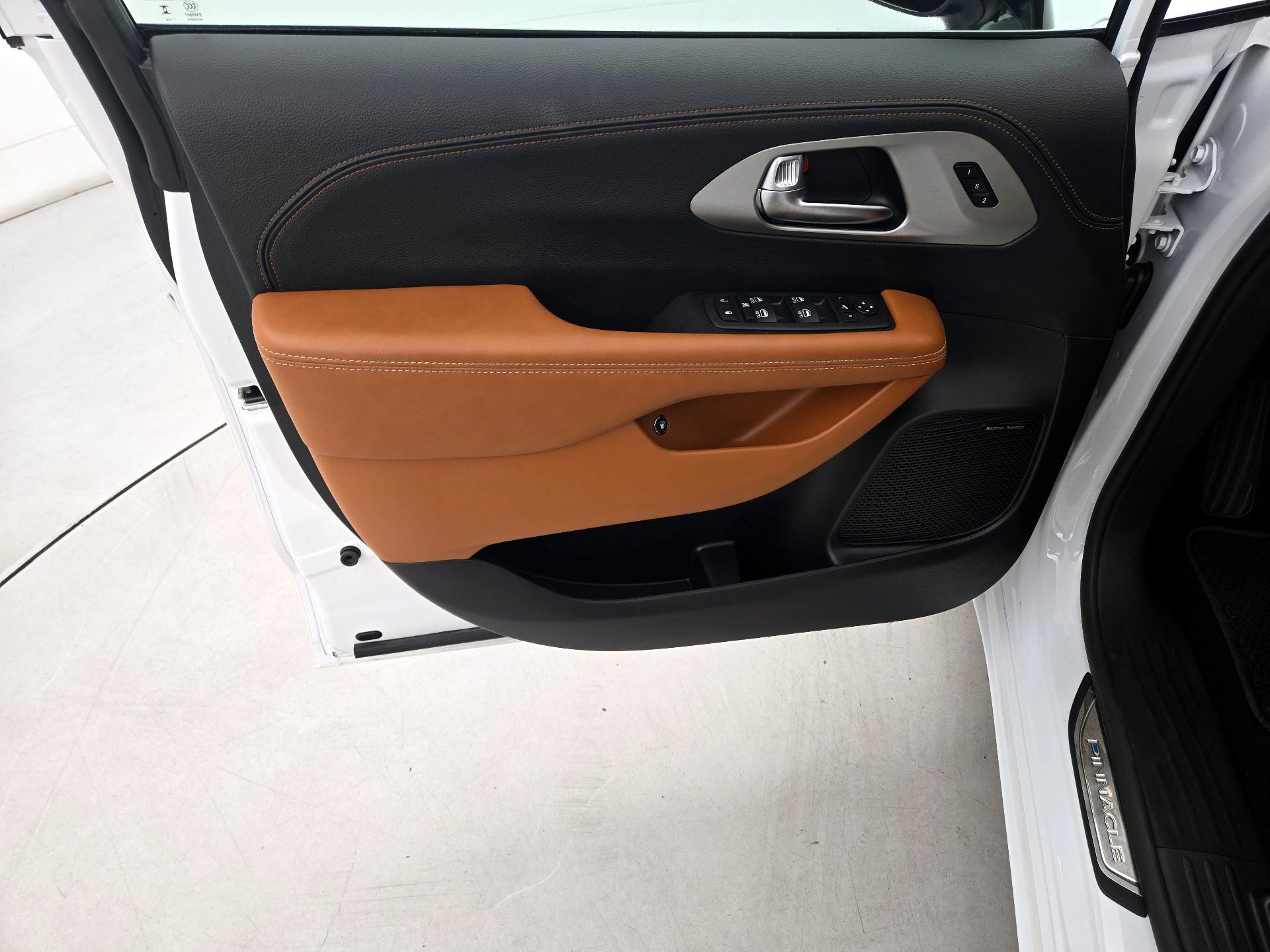 Thumbnail: 2025 Chrysler Pacifica - 12