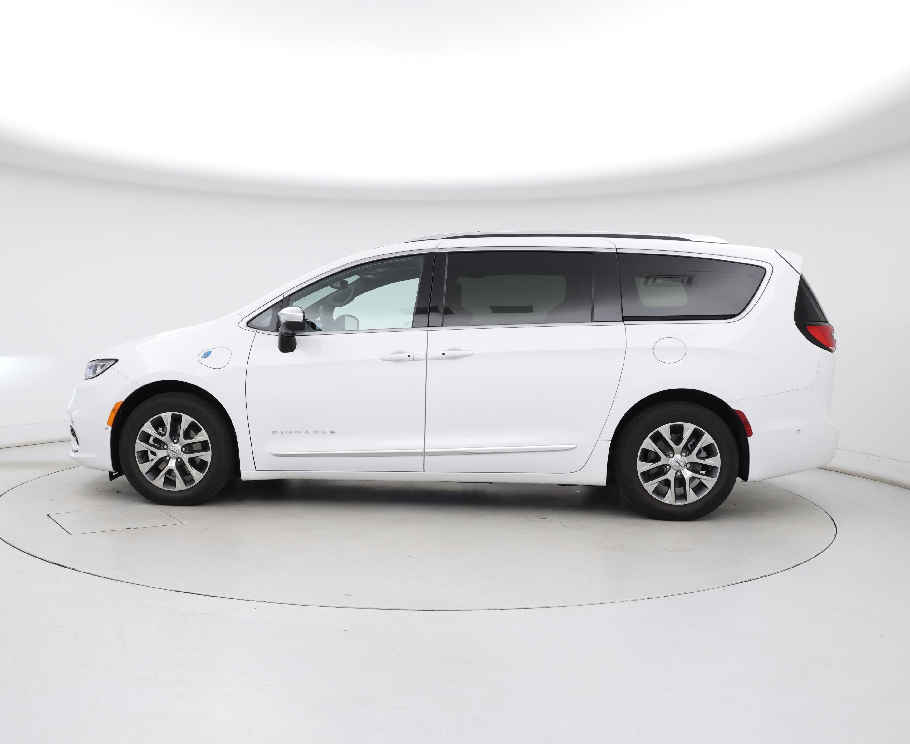 Thumbnail: 2025 Chrysler Pacifica - 3