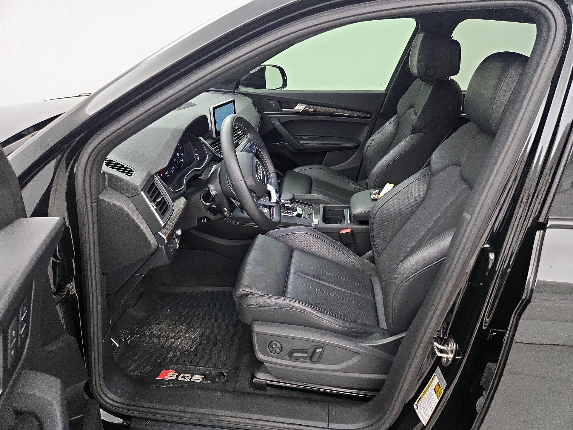 Thumbnail: 2020 Audi SQ5 - 11