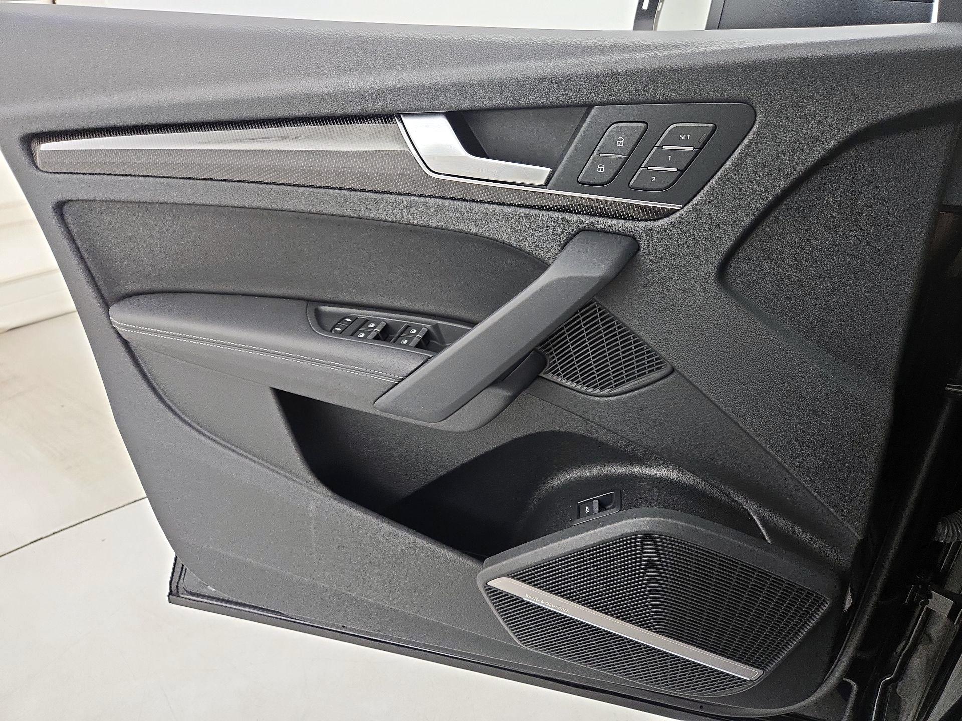 Thumbnail: 2020 Audi SQ5 - 12