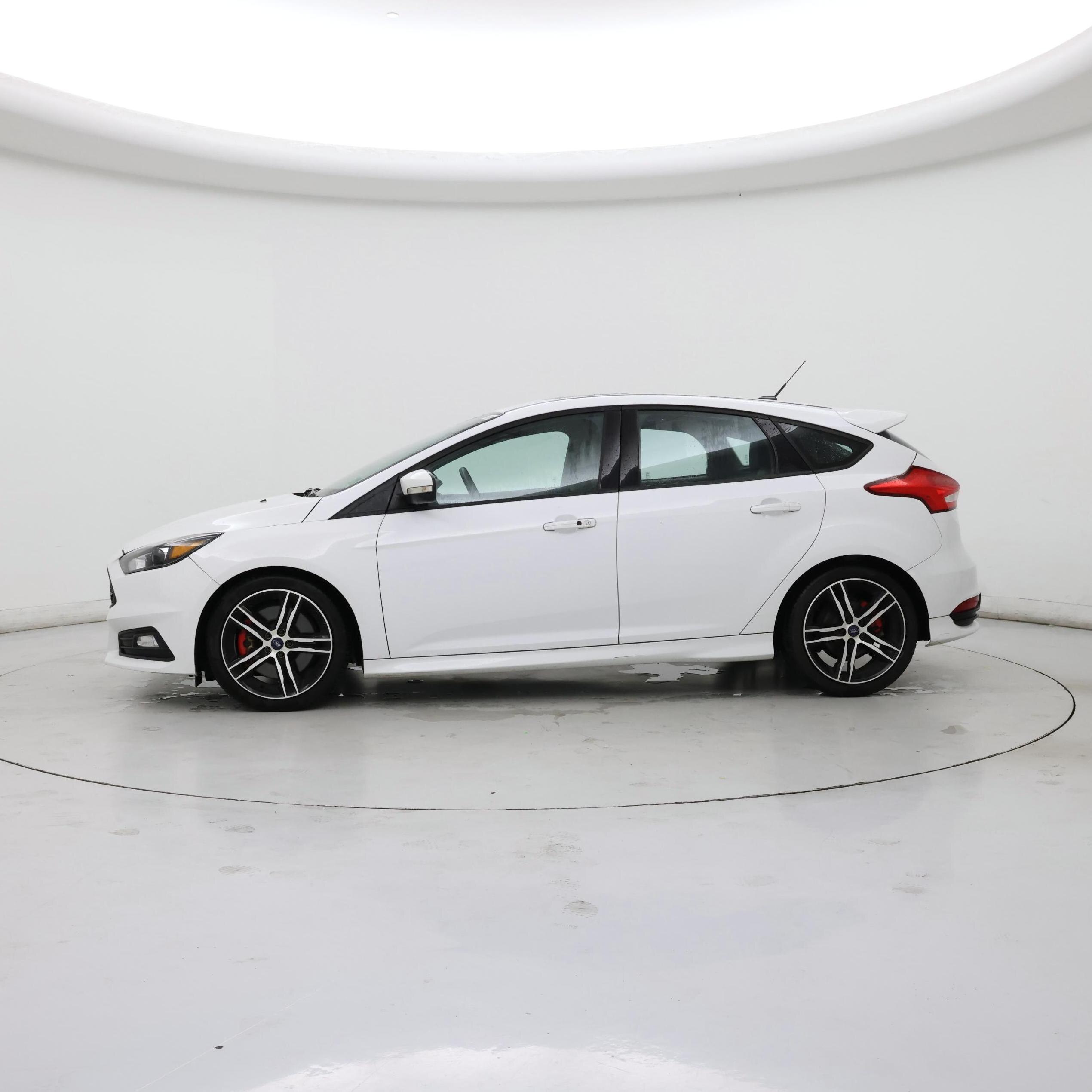 Thumbnail: 2017 Ford Focus - 3