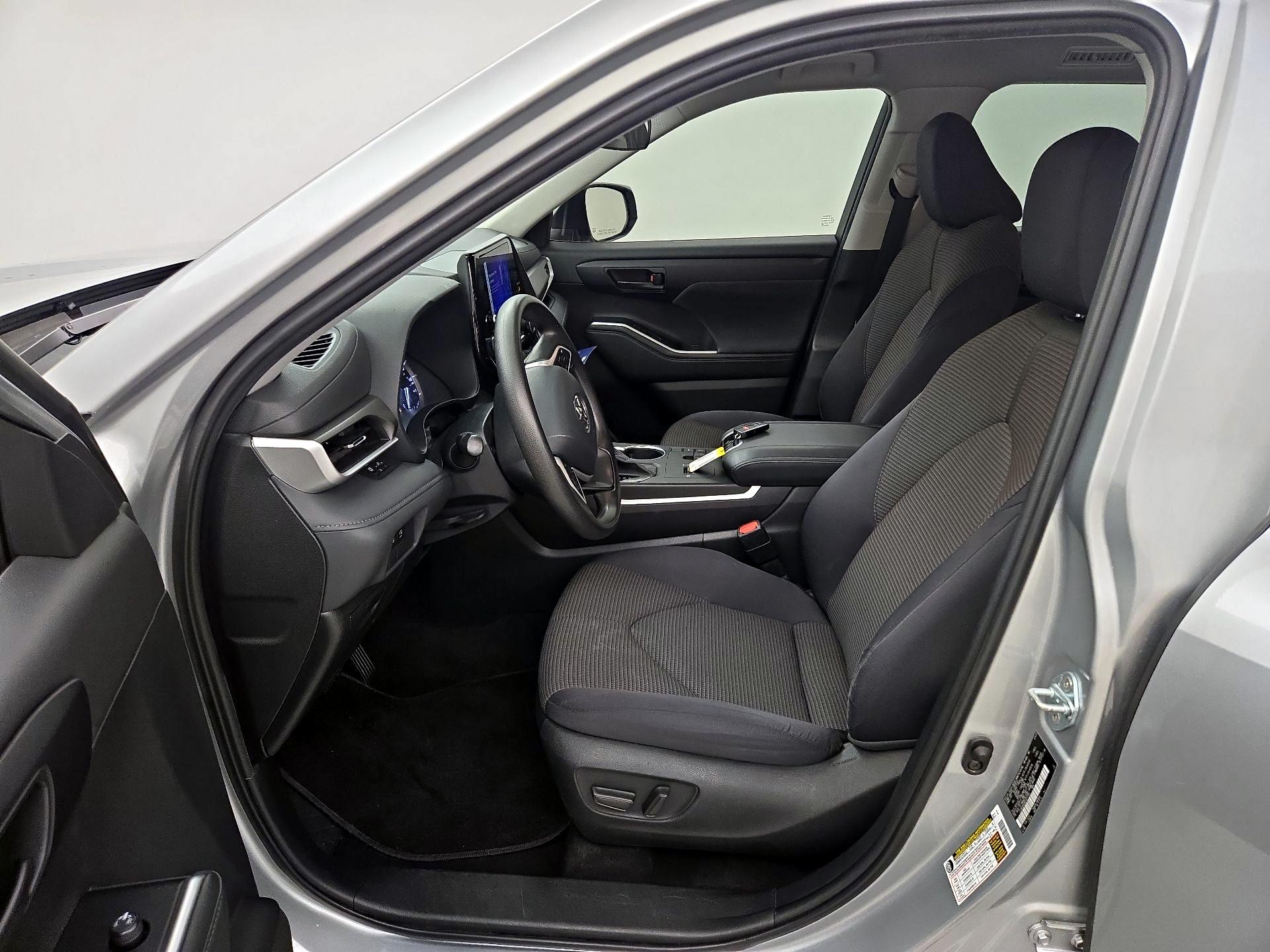 Thumbnail: 2023 Toyota Highlander - 11