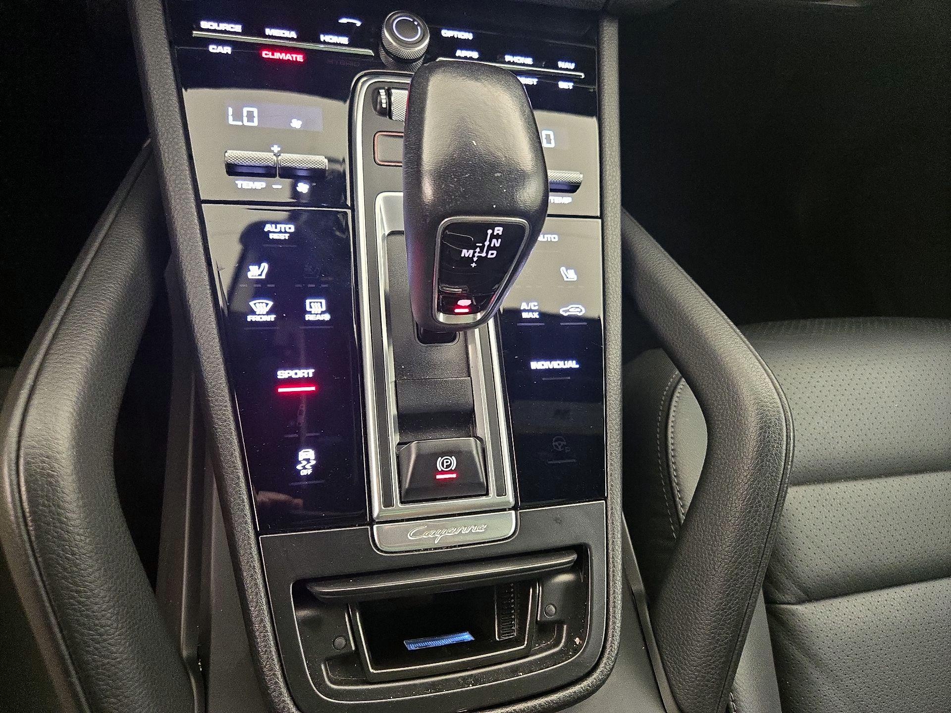 Thumbnail: 2021 Porsche Cayenne - 18