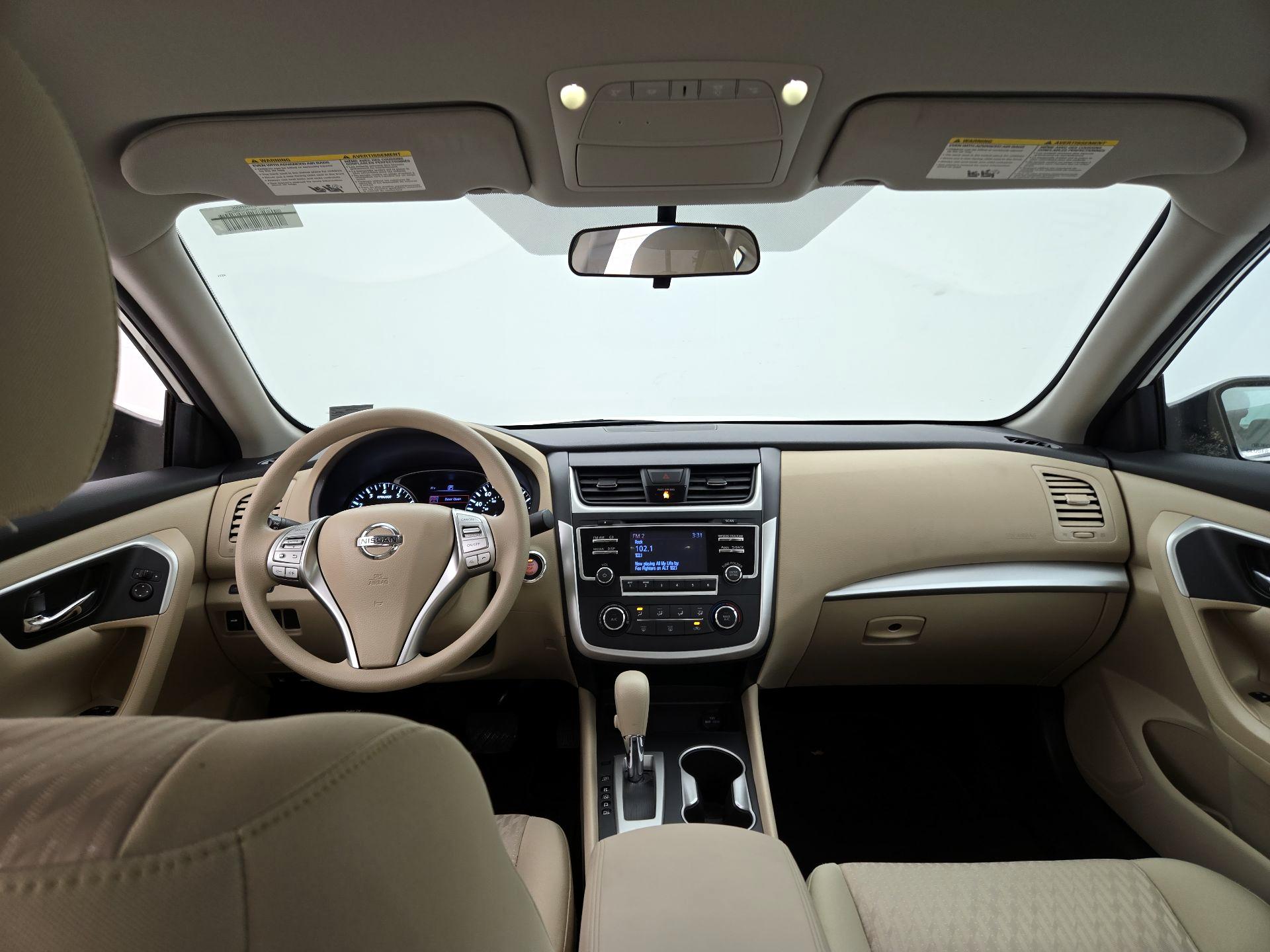 Thumbnail: 2016 Nissan Altima - 9