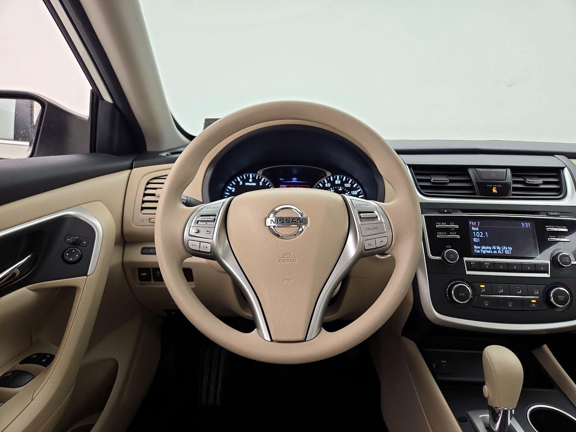 Thumbnail: 2016 Nissan Altima - 10