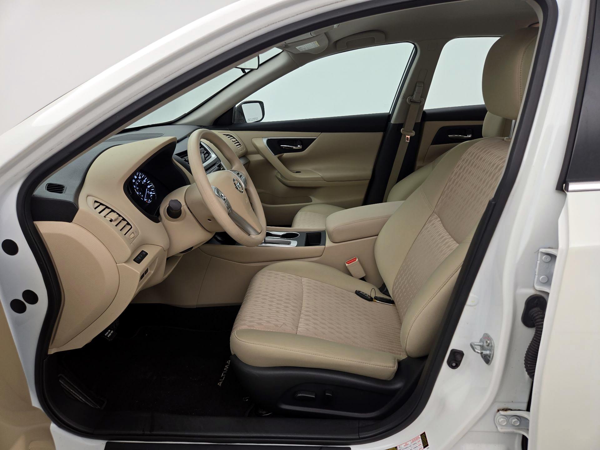 Thumbnail: 2016 Nissan Altima - 11
