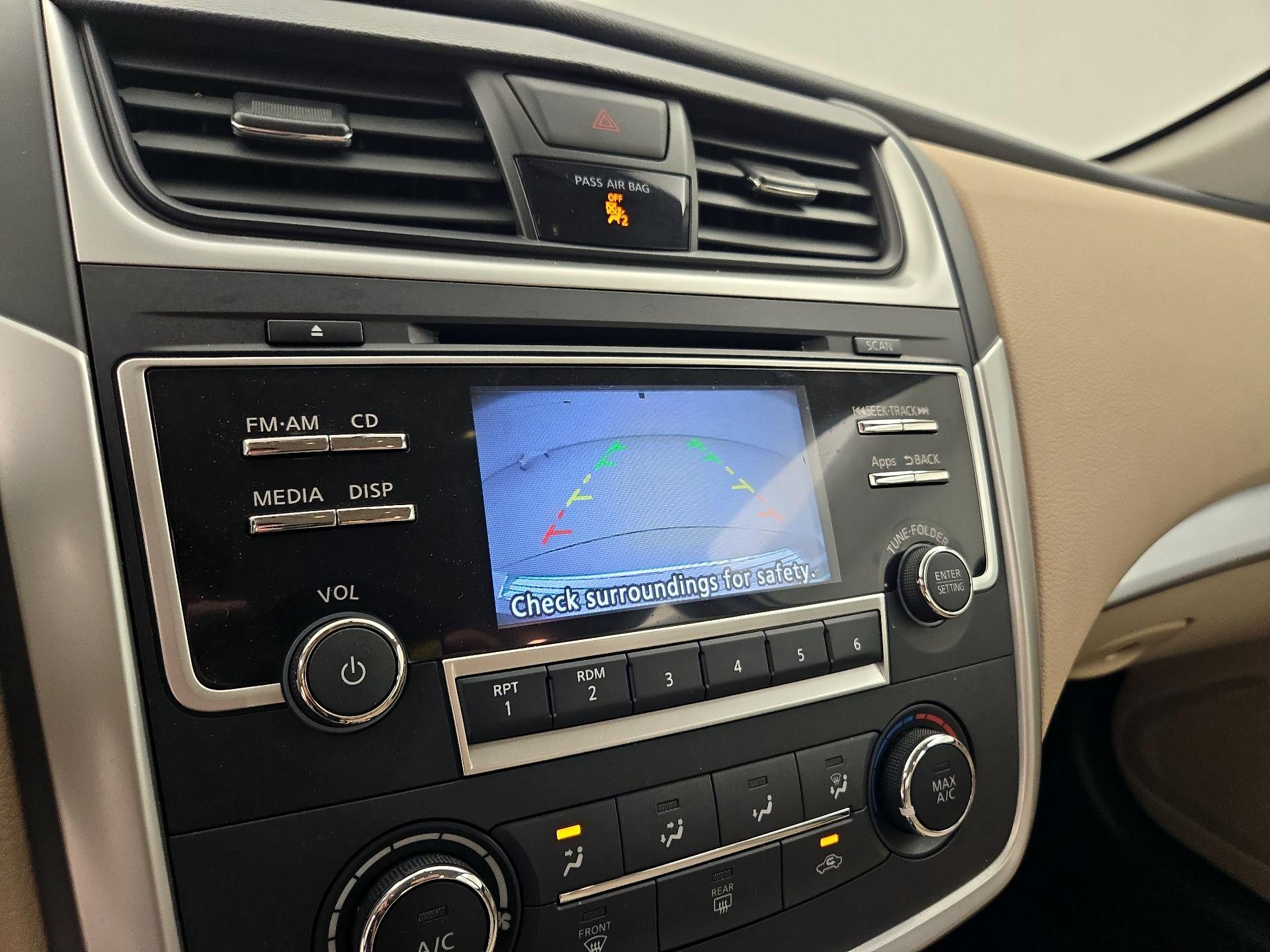 Thumbnail: 2016 Nissan Altima - 14