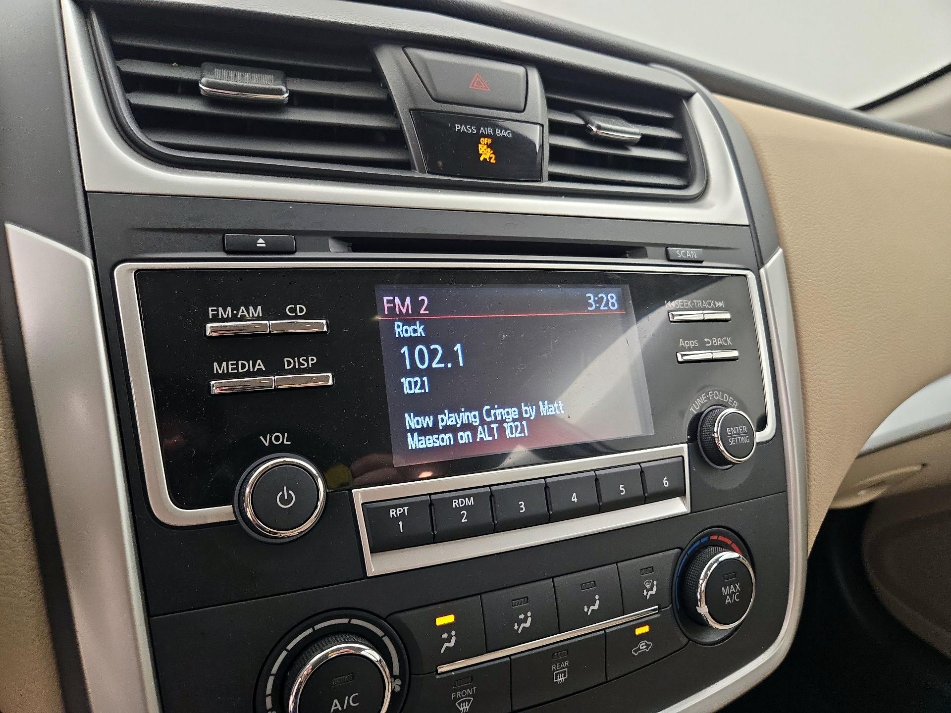 Thumbnail: 2016 Nissan Altima - 15