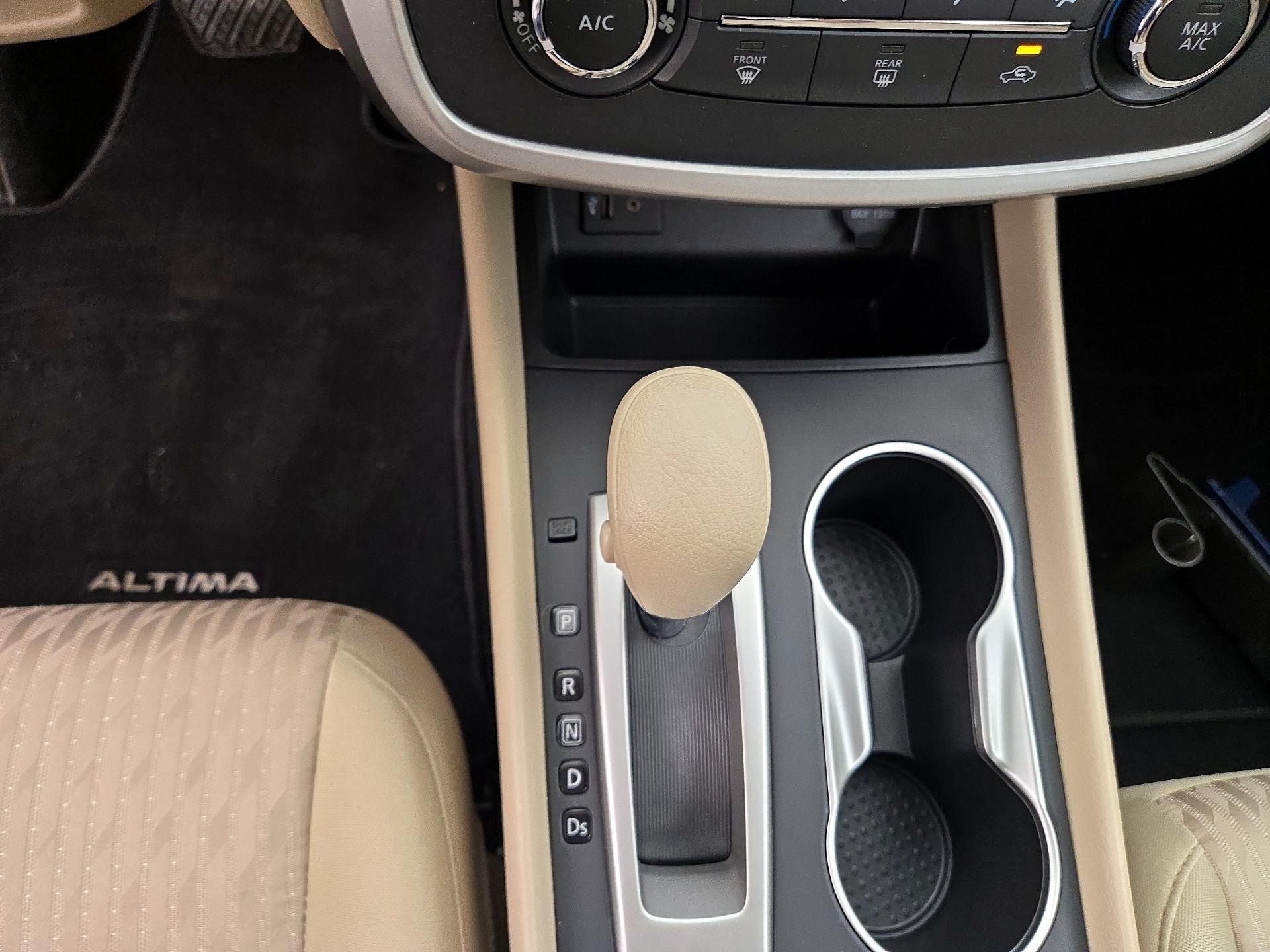 Thumbnail: 2016 Nissan Altima - 17