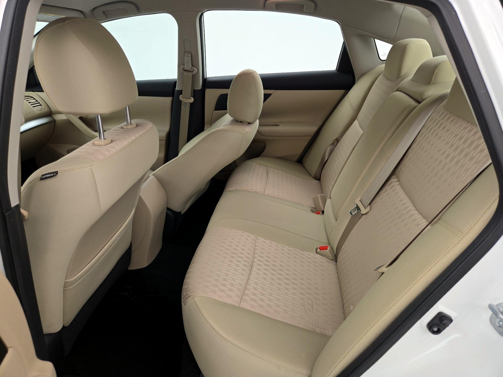 Thumbnail: 2016 Nissan Altima - 19