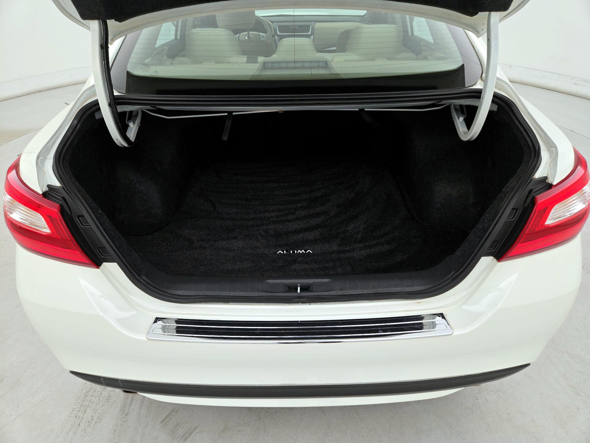 Thumbnail: 2016 Nissan Altima - 20