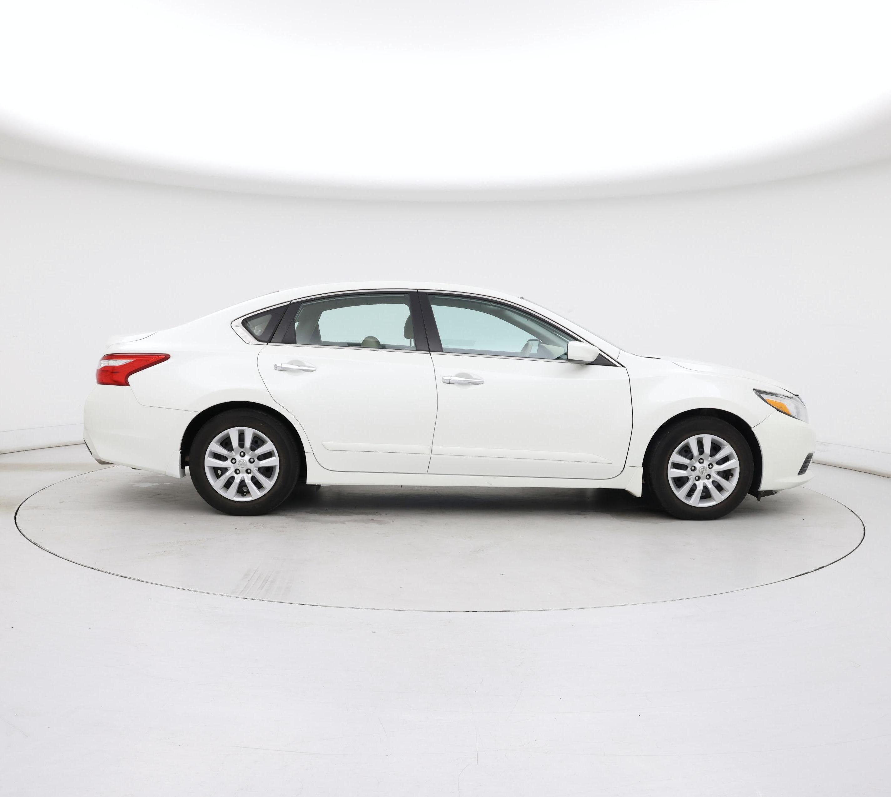 Thumbnail: 2016 Nissan Altima - 7