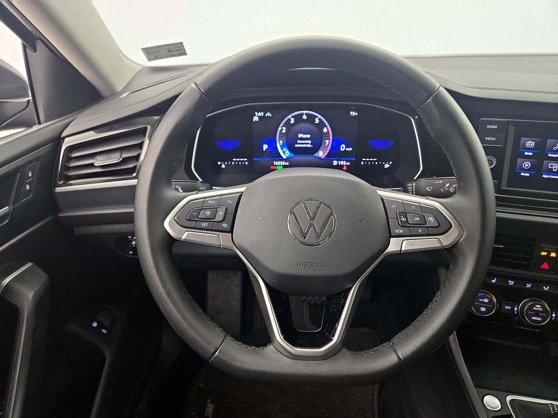 Thumbnail: 2024 Volkswagen Jetta - 10
