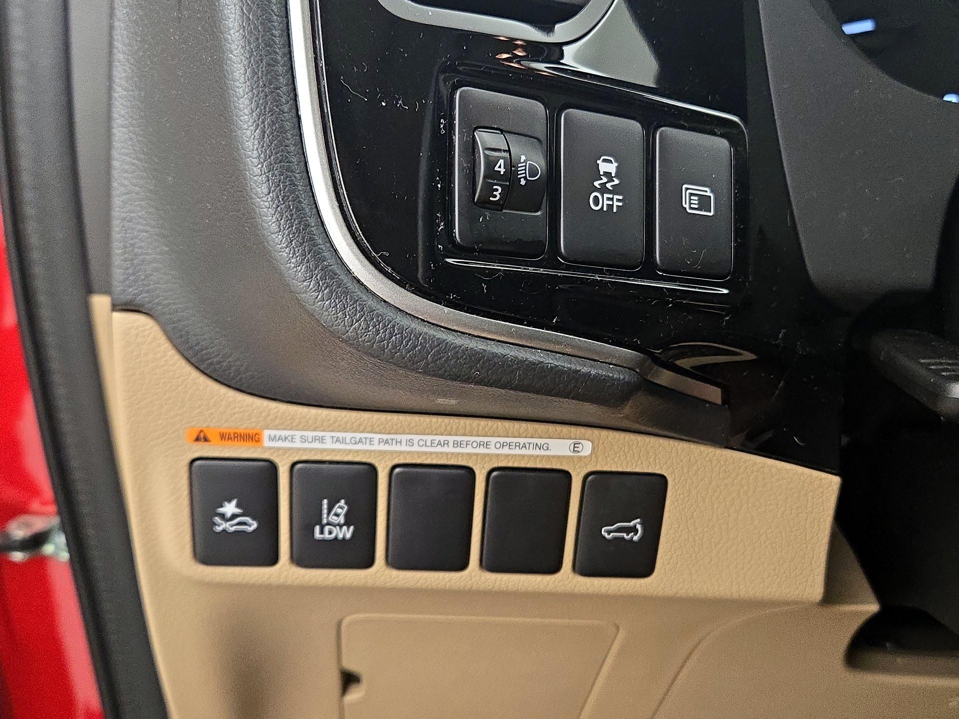 Thumbnail: 2017 Mitsubishi Outlander - 13