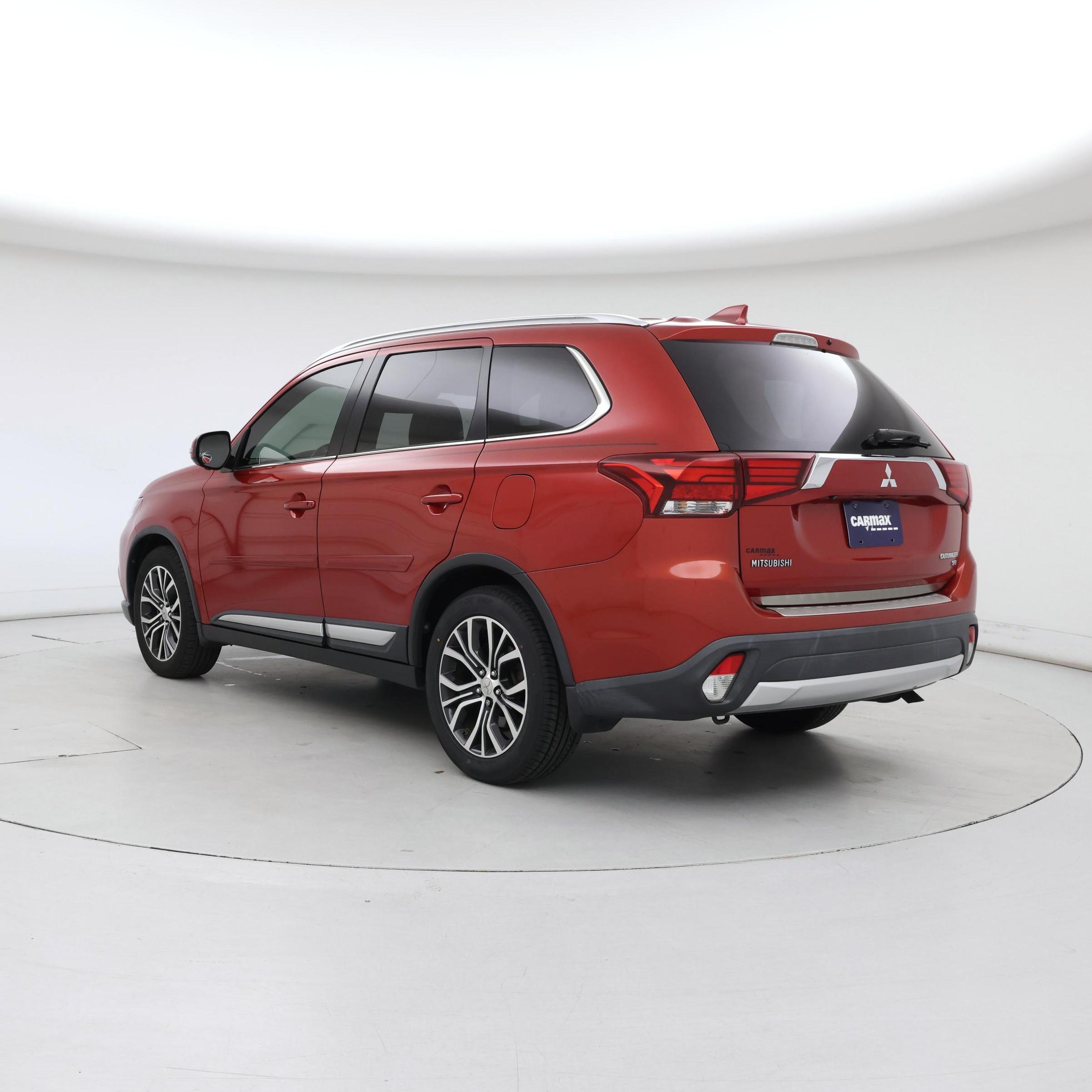 Thumbnail: 2017 Mitsubishi Outlander - 2