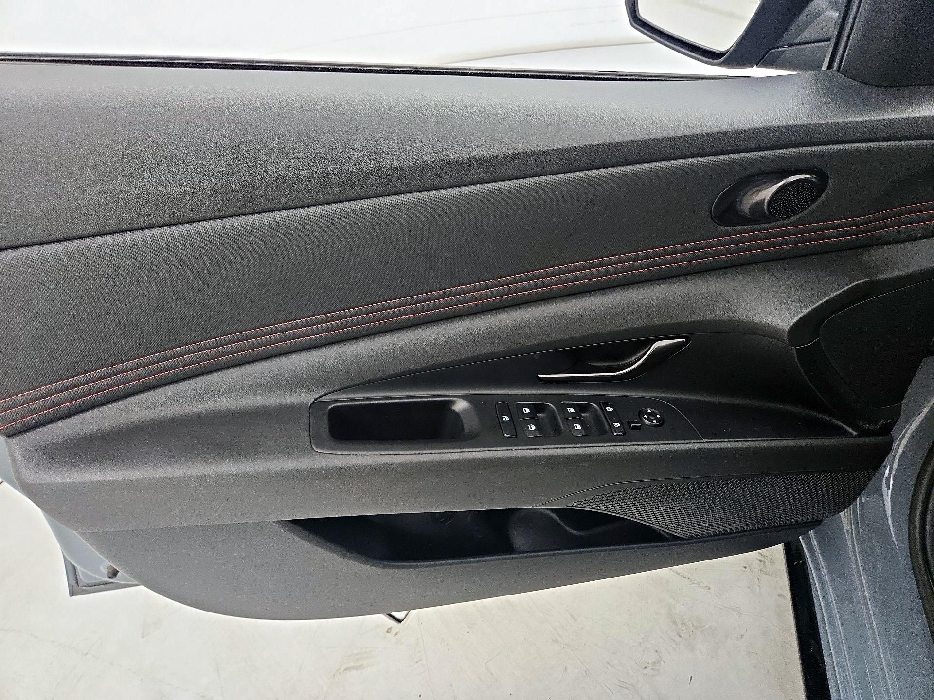 Thumbnail: 2022 Hyundai Elantra - 12