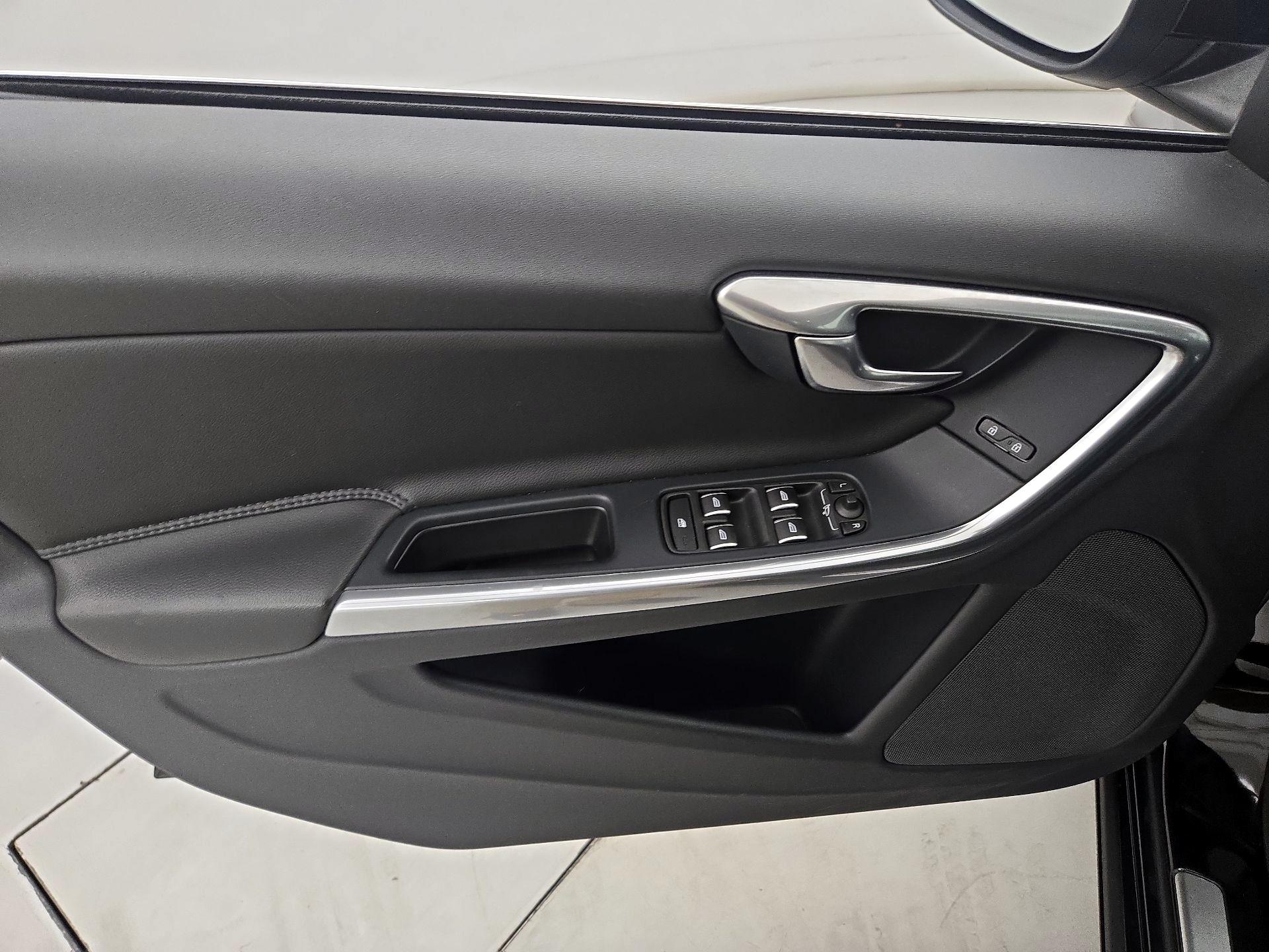 Thumbnail: 2018 Volvo S60 - 12