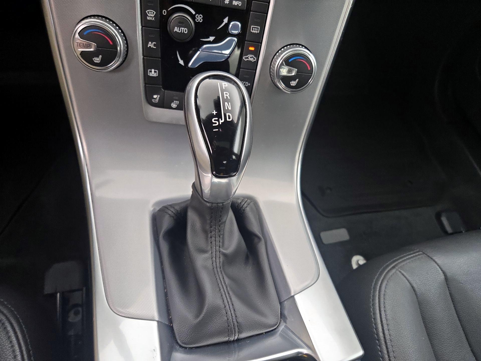 Thumbnail: 2018 Volvo S60 - 18