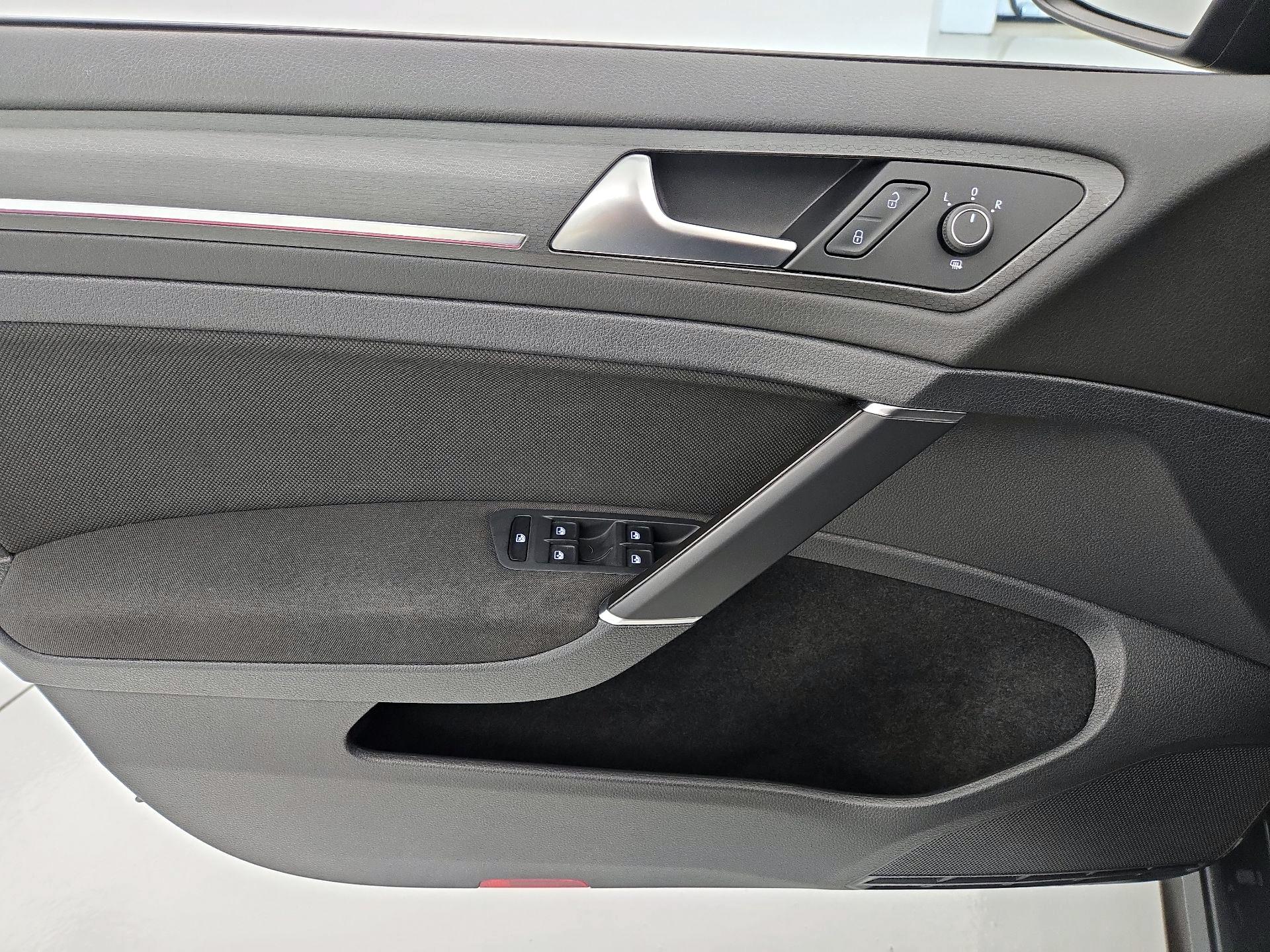 Thumbnail: 2019 Volkswagen Golf - 12