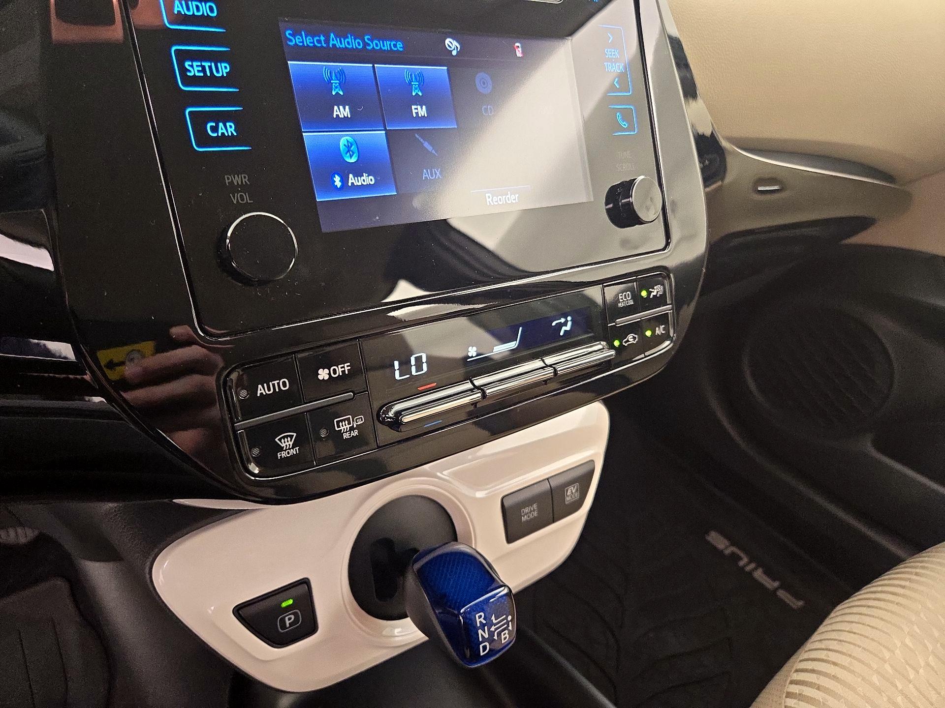 Thumbnail: 2016 Toyota Prius - 16