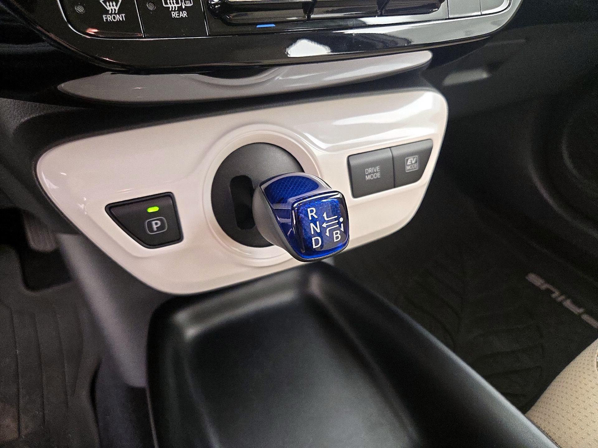 Thumbnail: 2016 Toyota Prius - 17