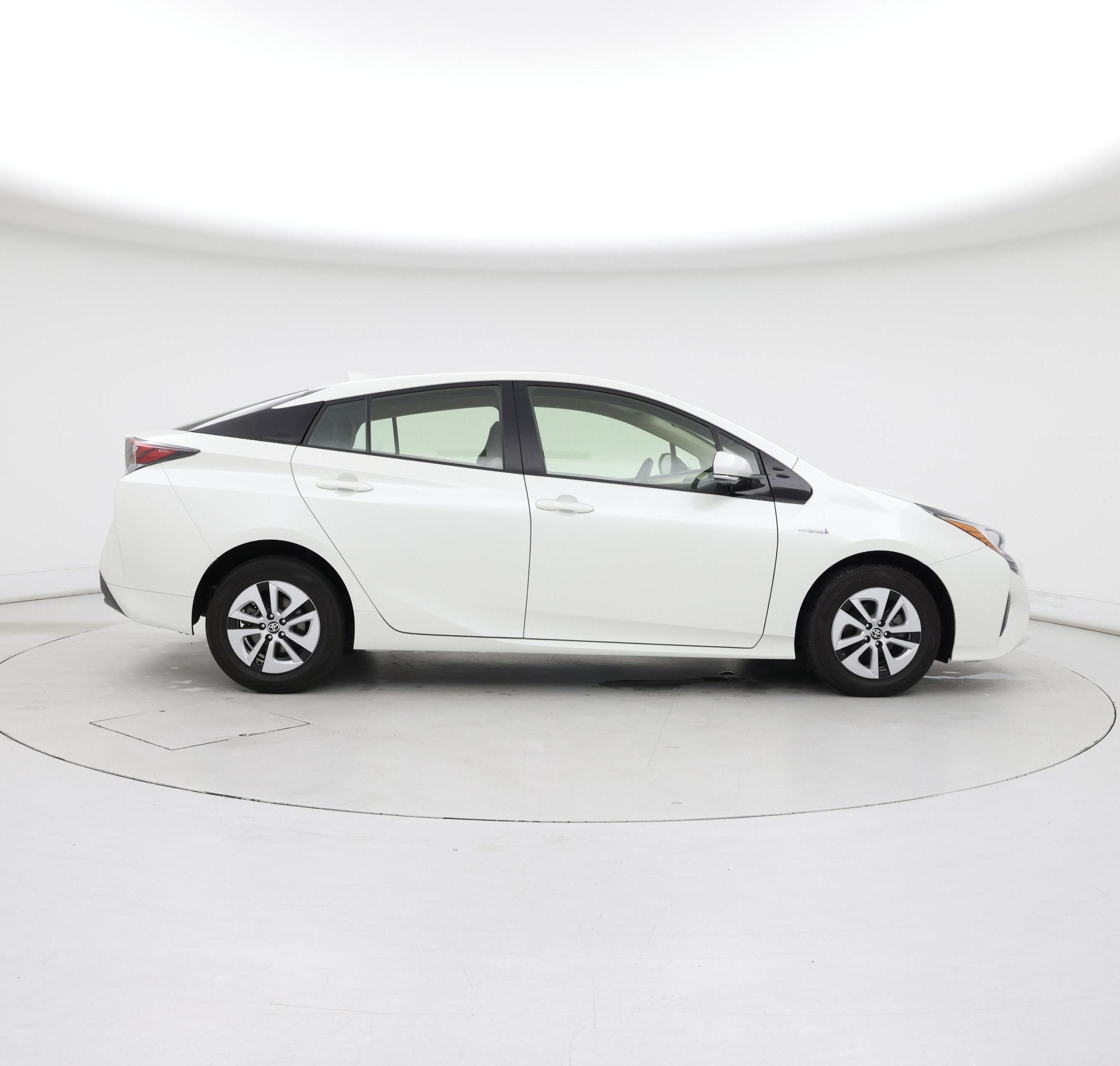 Thumbnail: 2016 Toyota Prius - 7