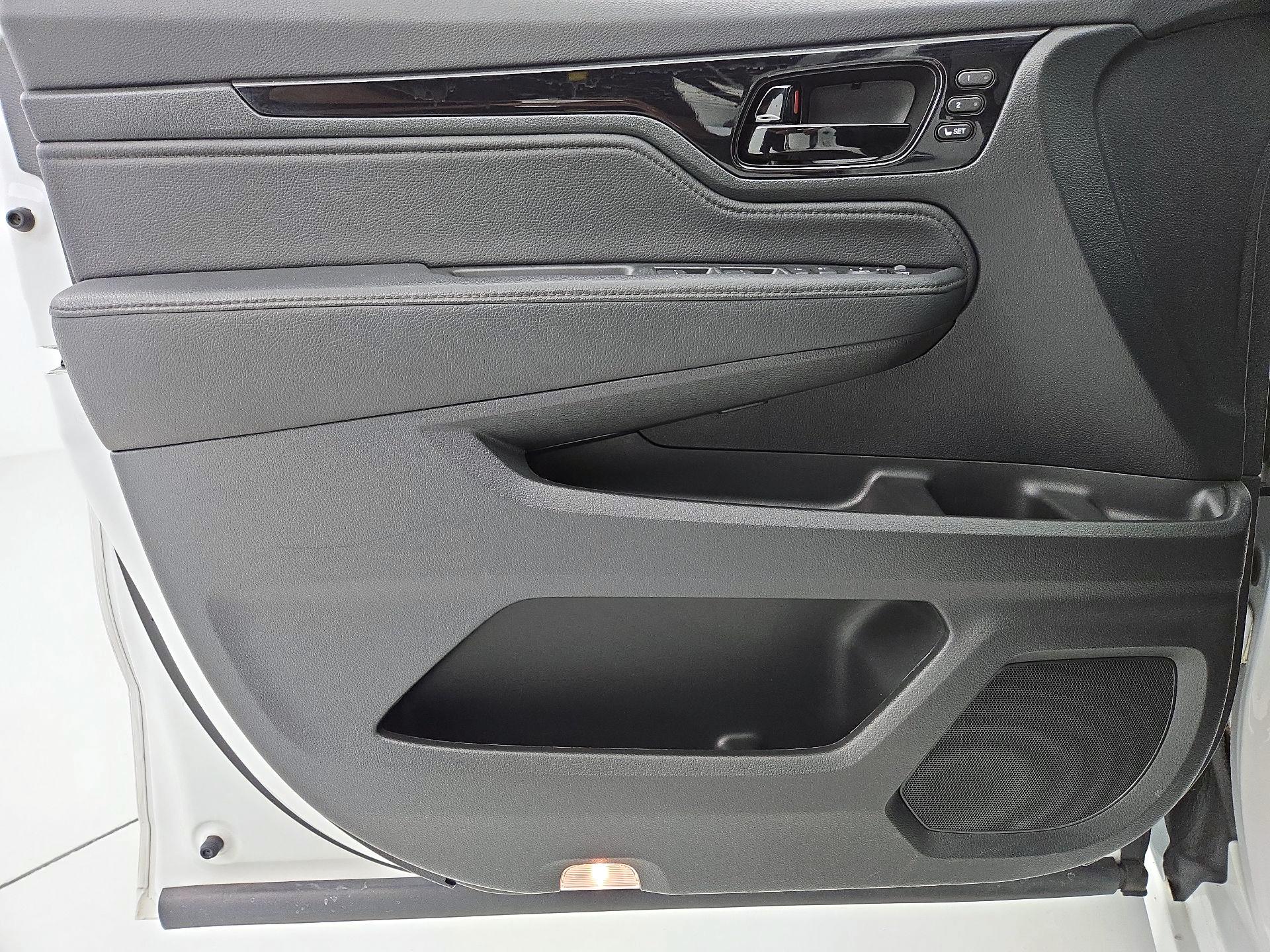 Thumbnail: 2023 Honda Odyssey - 12