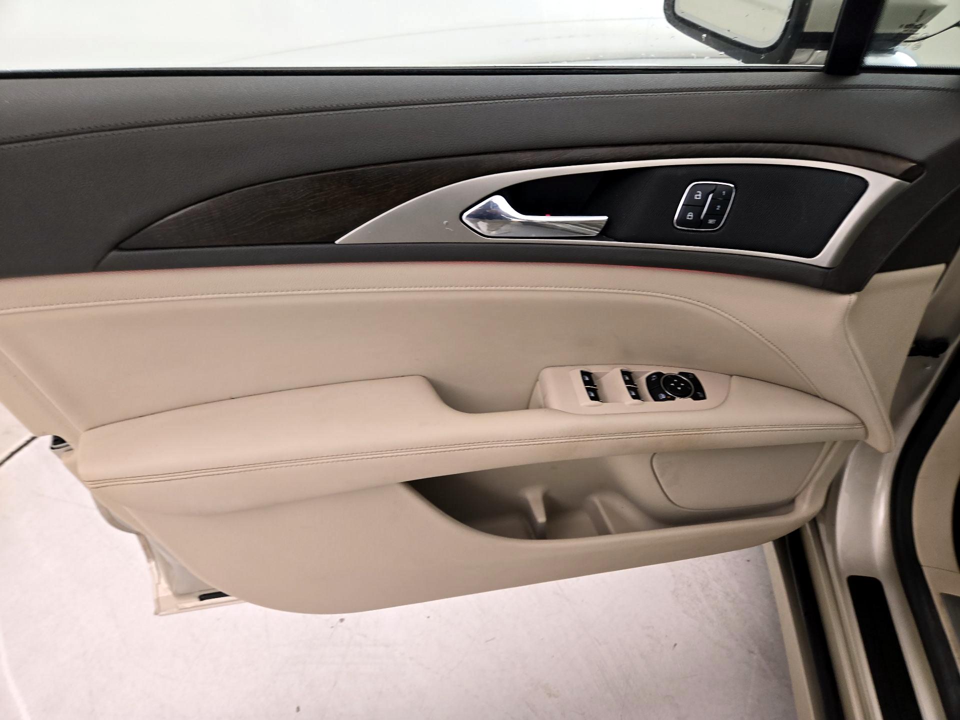 Thumbnail: 2017 Lincoln MKZ - 12