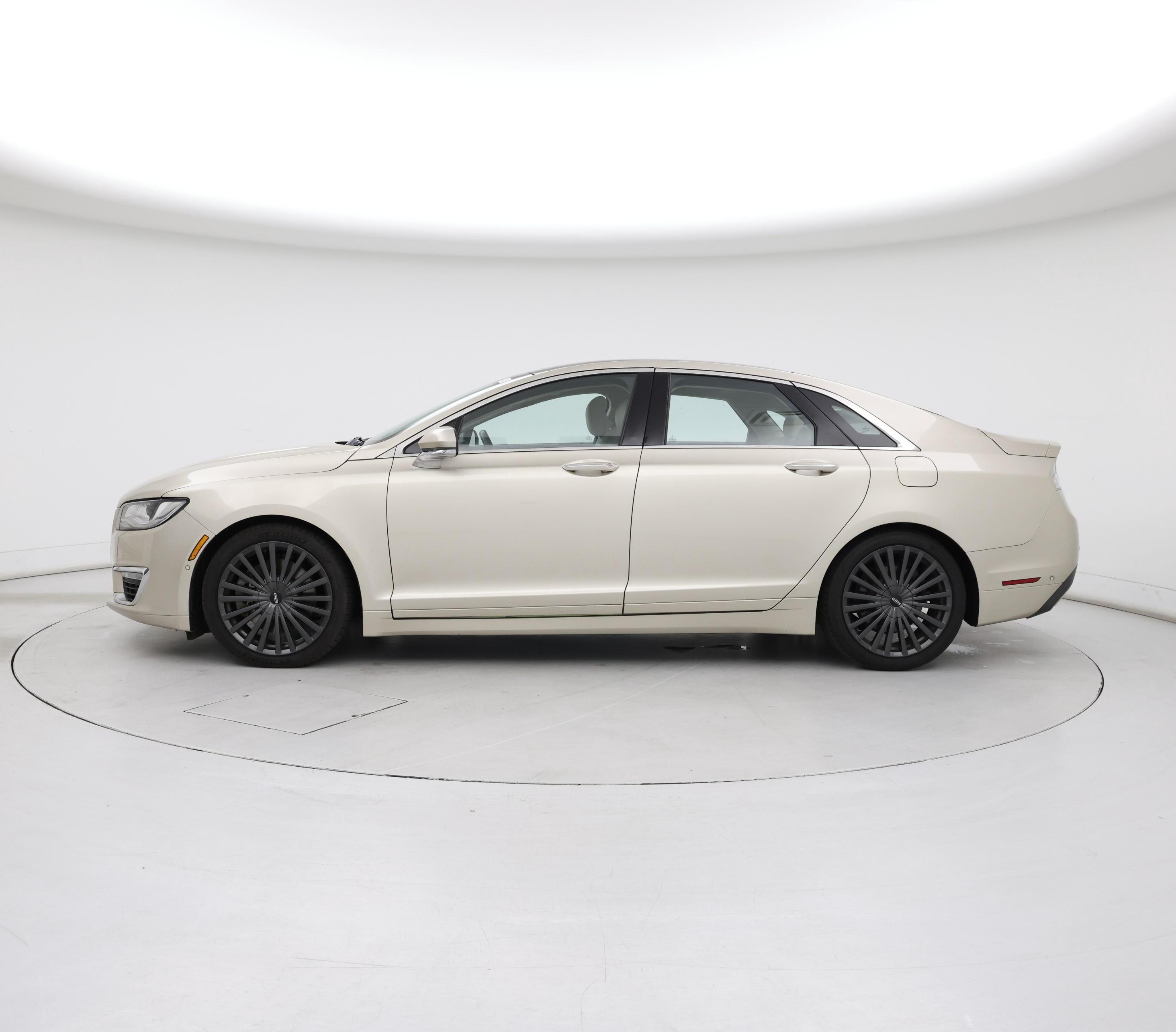 Thumbnail: 2017 Lincoln MKZ - 3