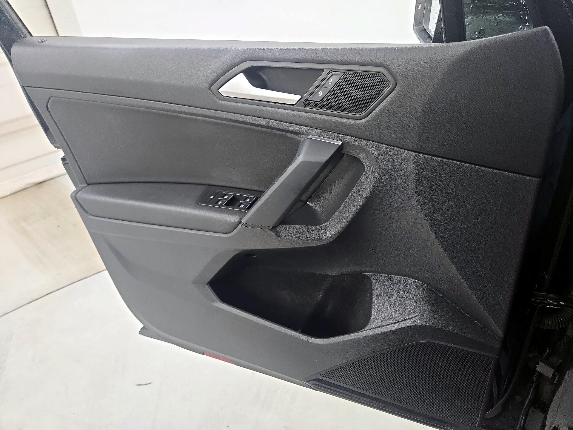 Thumbnail: 2019 Volkswagen Tiguan - 12