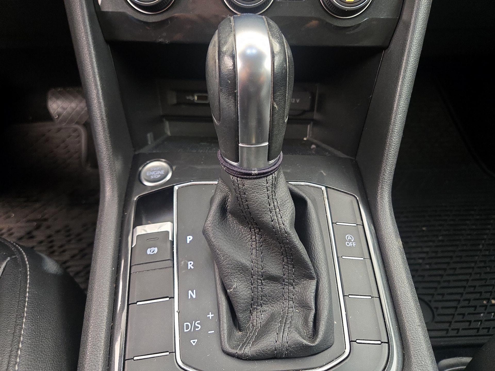 Thumbnail: 2019 Volkswagen Tiguan - 17