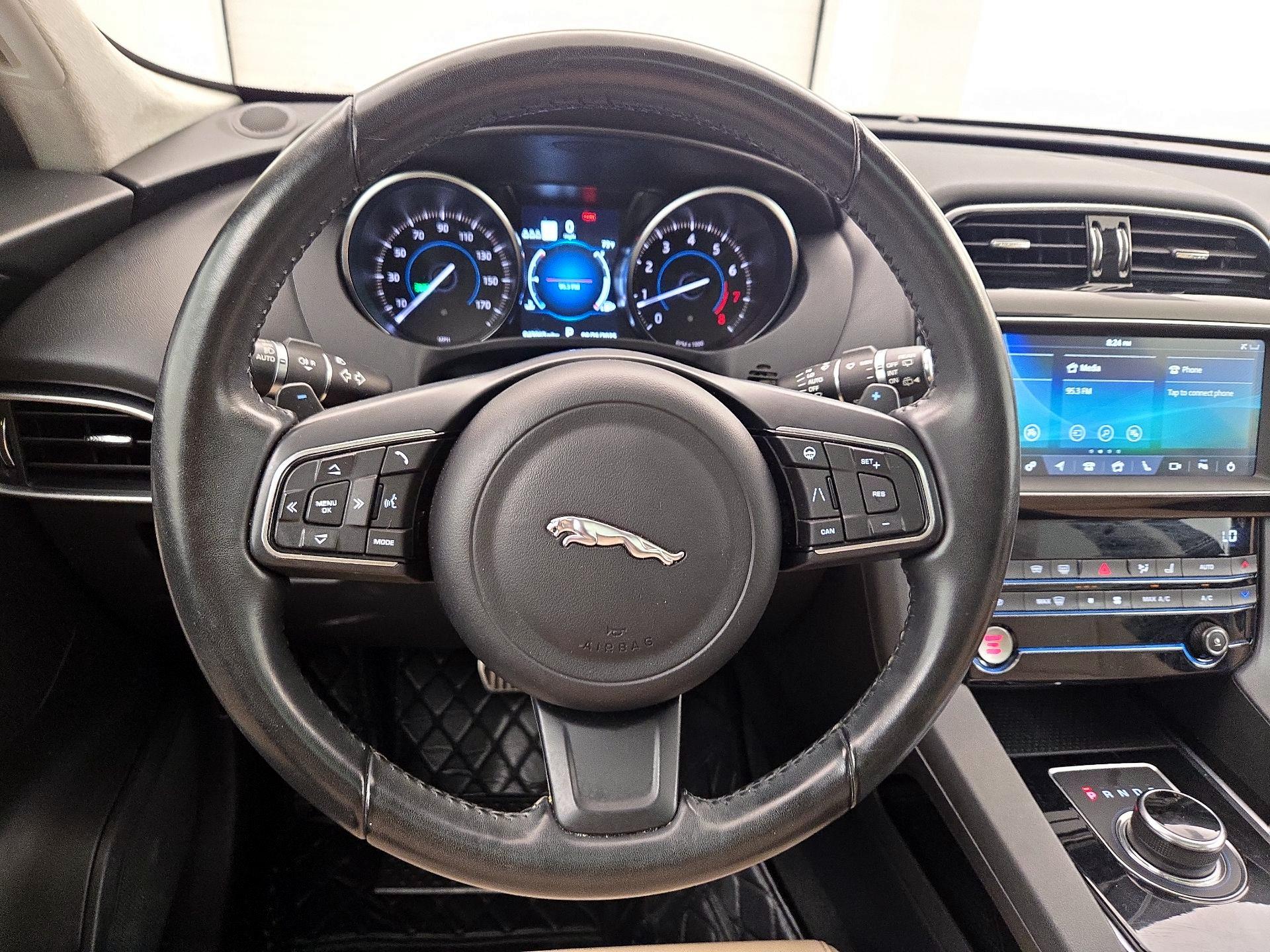 Thumbnail: 2019 Jaguar F-Pace - 10
