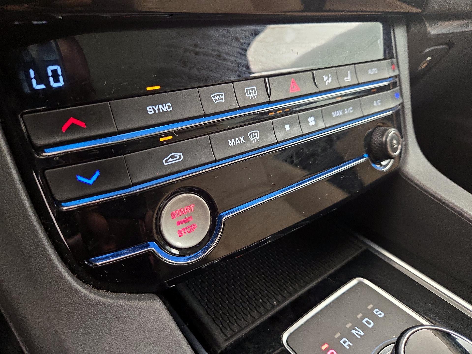 Thumbnail: 2019 Jaguar F-Pace - 17